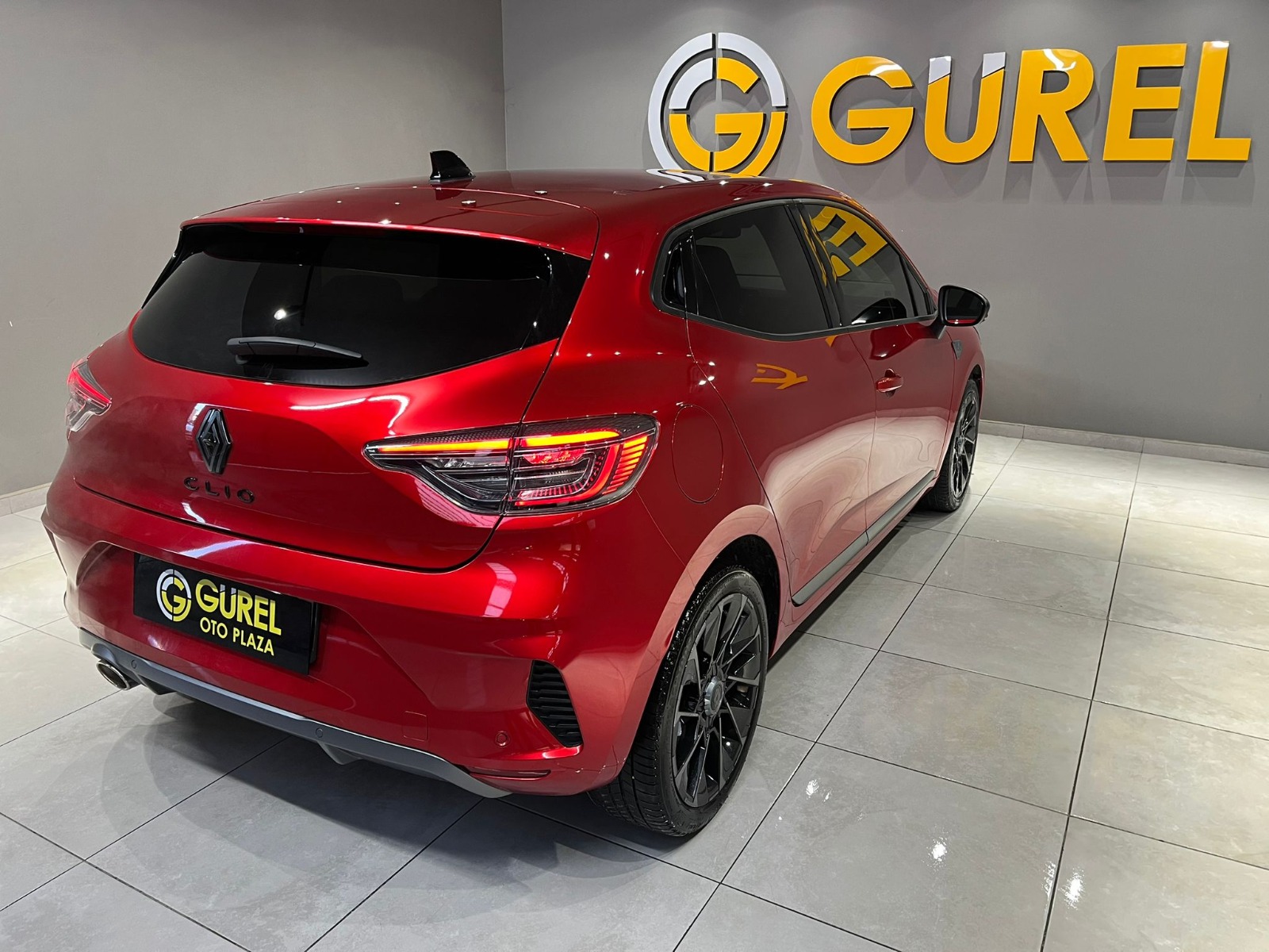 2024 Benzin Otomatik Renault Clio Kırmızı Gürel Tasarım Aksesuar Otomotiv San. Tic. Ltd. Şti.