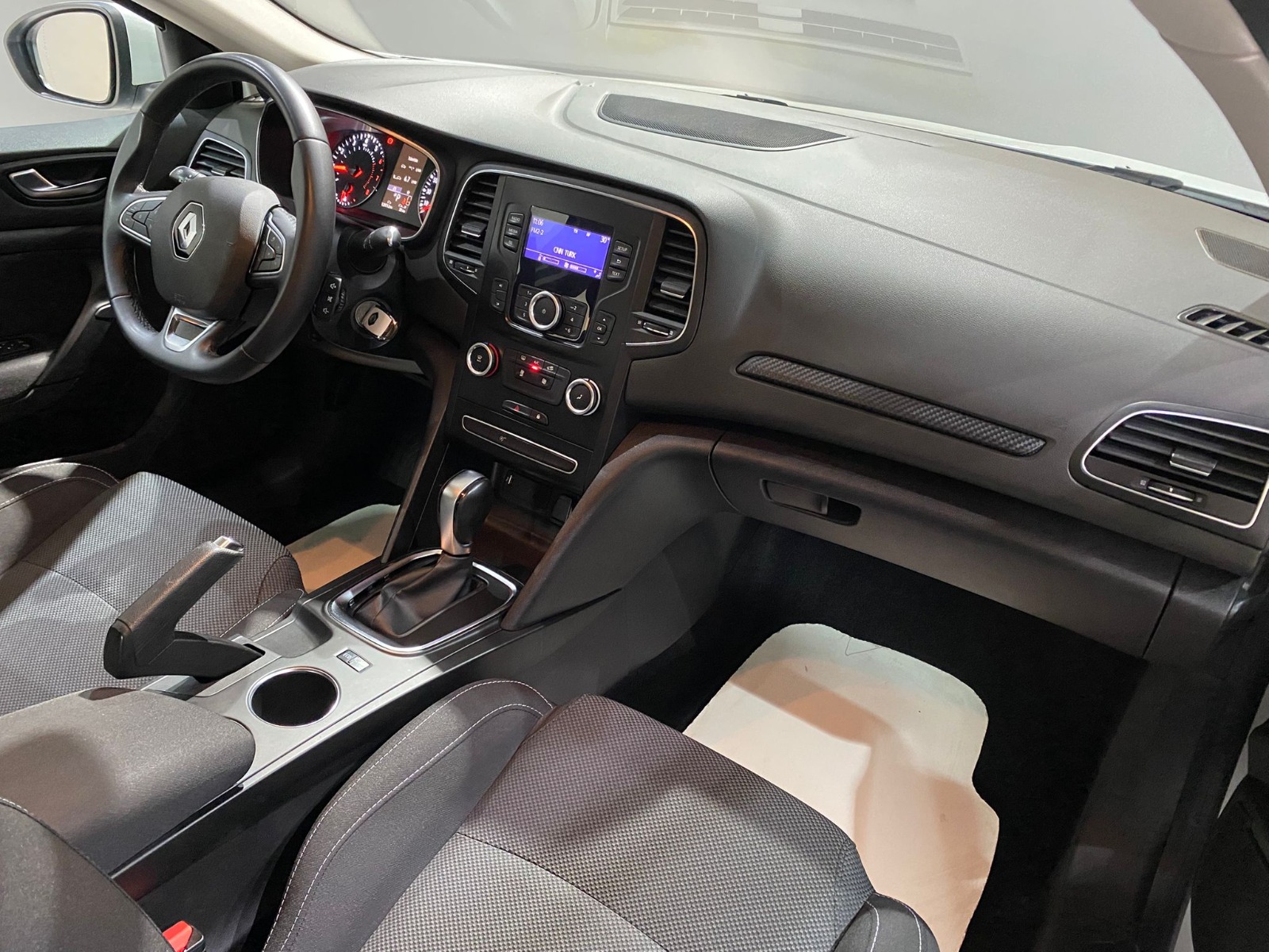 2021 Benzin Otomatik Renault Megane Beyaz Gürel Tasarım Aksesuar Otomotiv San. Tic. Ltd. Şti.