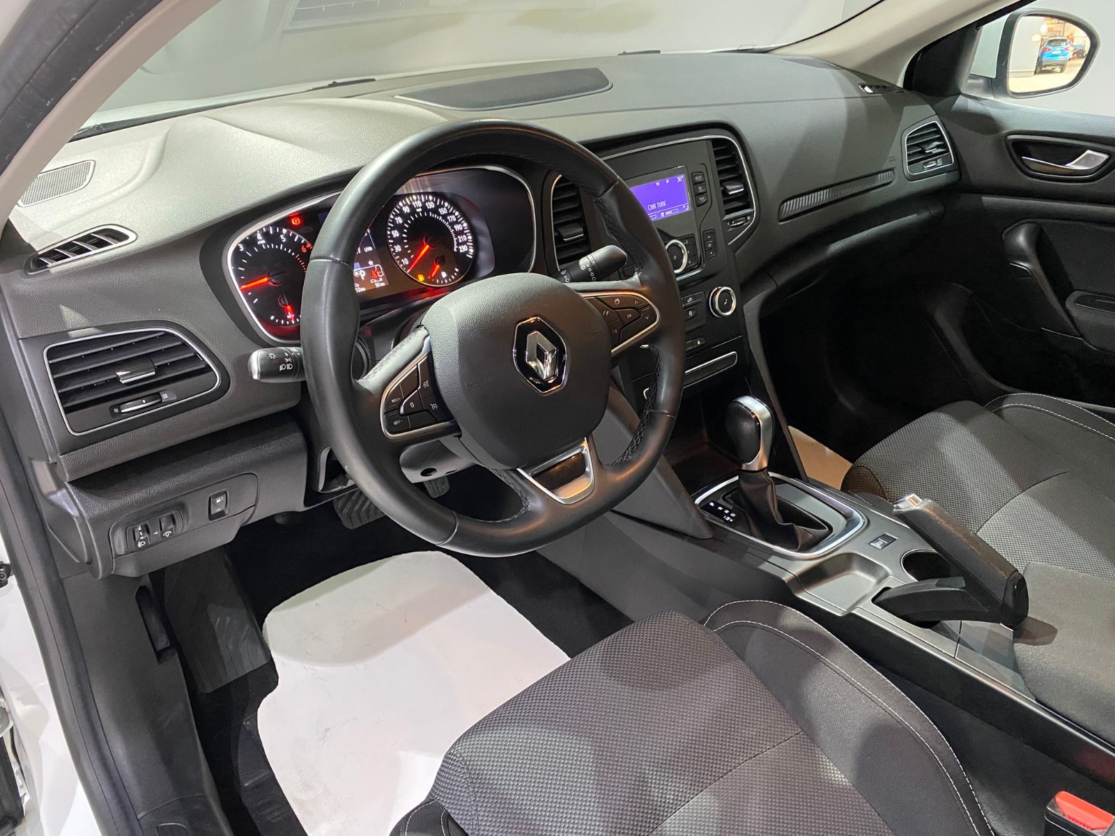 2021 Benzin Otomatik Renault Megane Beyaz Gürel Tasarım Aksesuar Otomotiv San. Tic. Ltd. Şti.