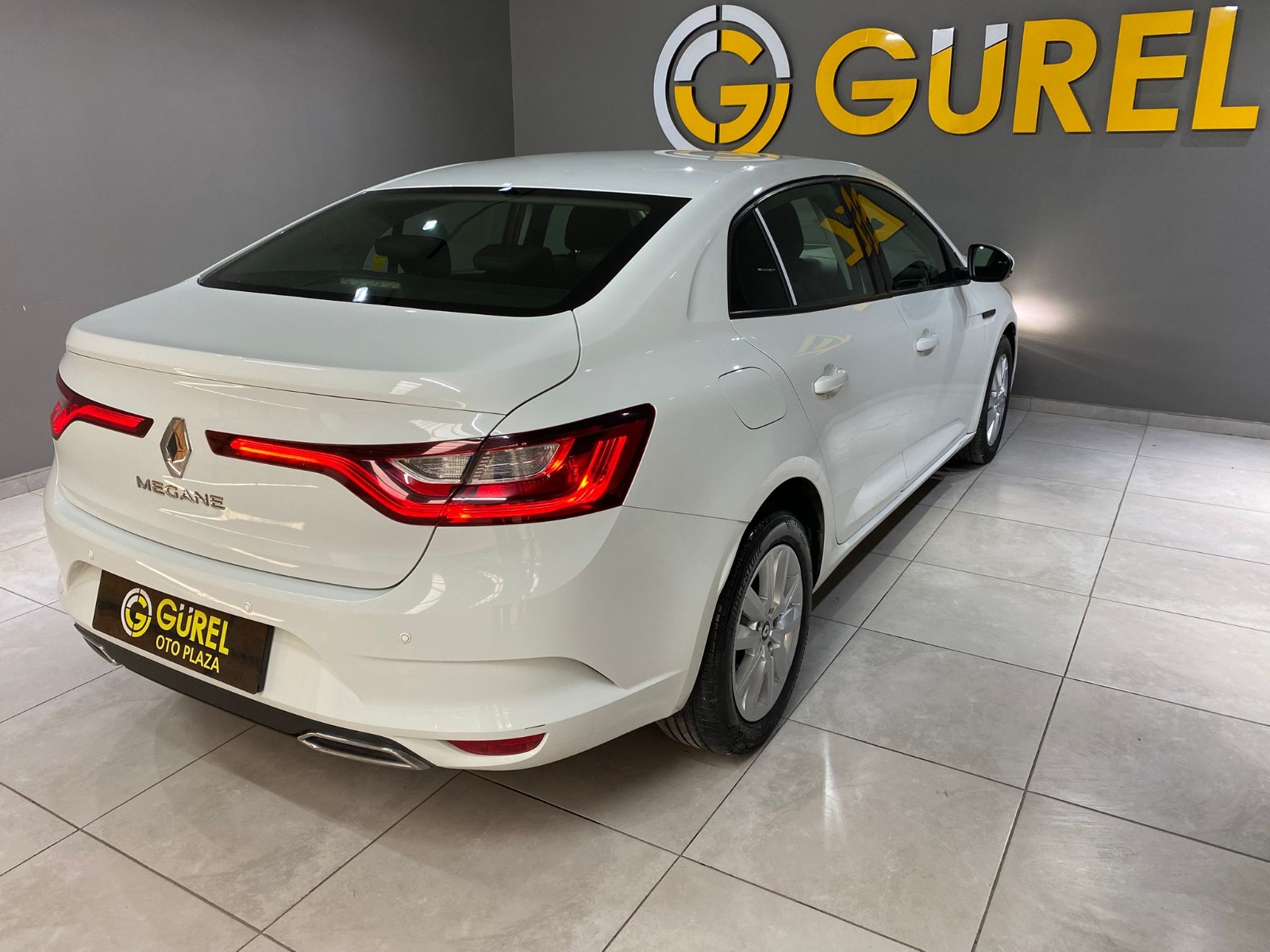 2021 Benzin Otomatik Renault Megane Beyaz Gürel Tasarım Aksesuar Otomotiv San. Tic. Ltd. Şti.