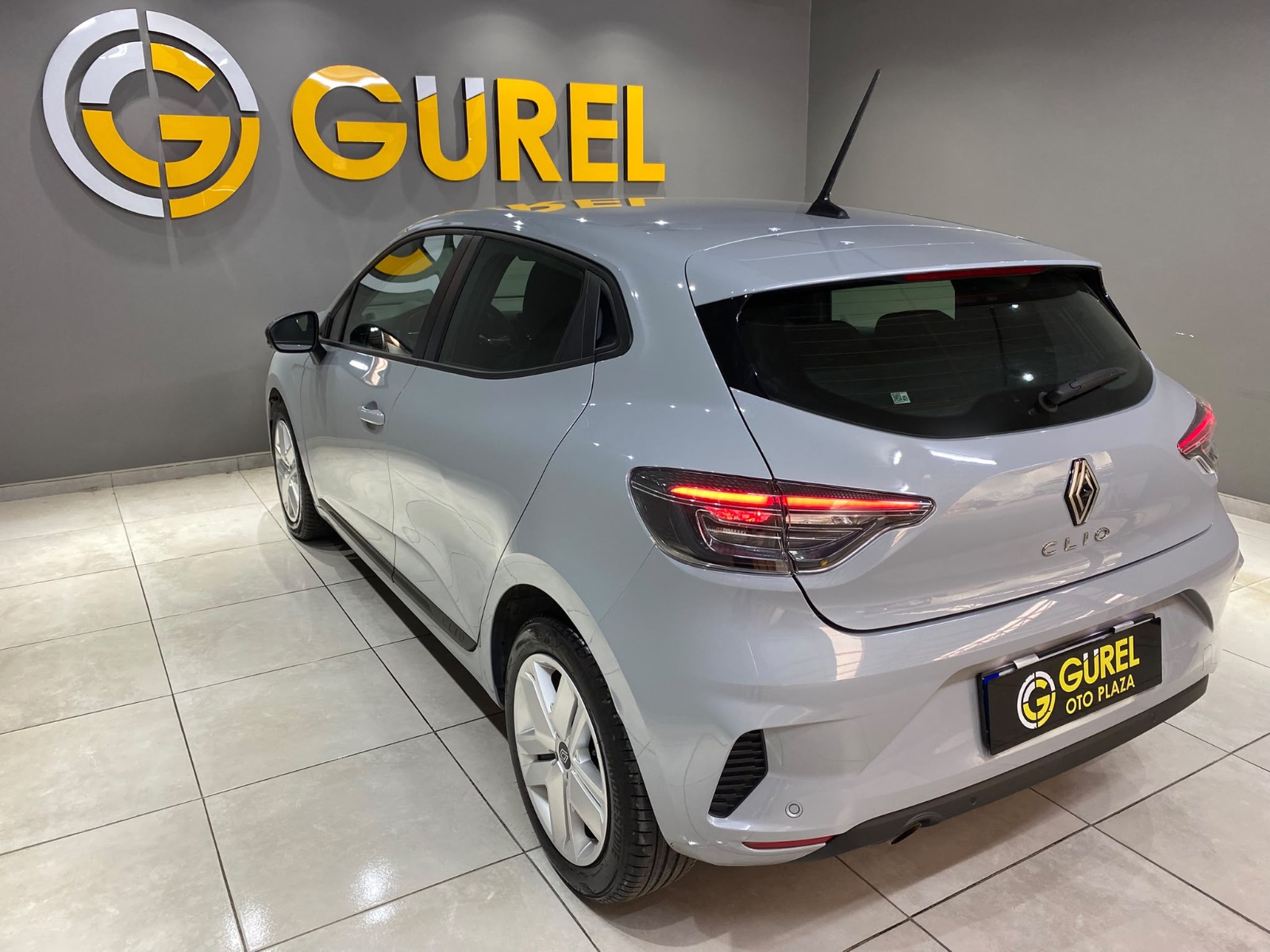 2026 Benzin Otomatik Renault Clio Gri Gürel Tasarım Aksesuar Otomotiv San. Tic. Ltd. Şti.