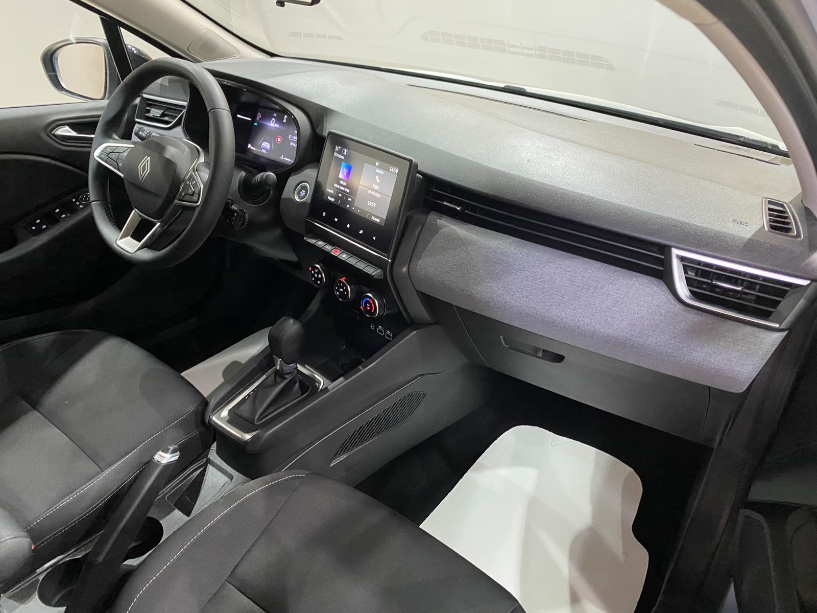 2026 Benzin Otomatik Renault Clio Gri Gürel Tasarım Aksesuar Otomotiv San. Tic. Ltd. Şti.