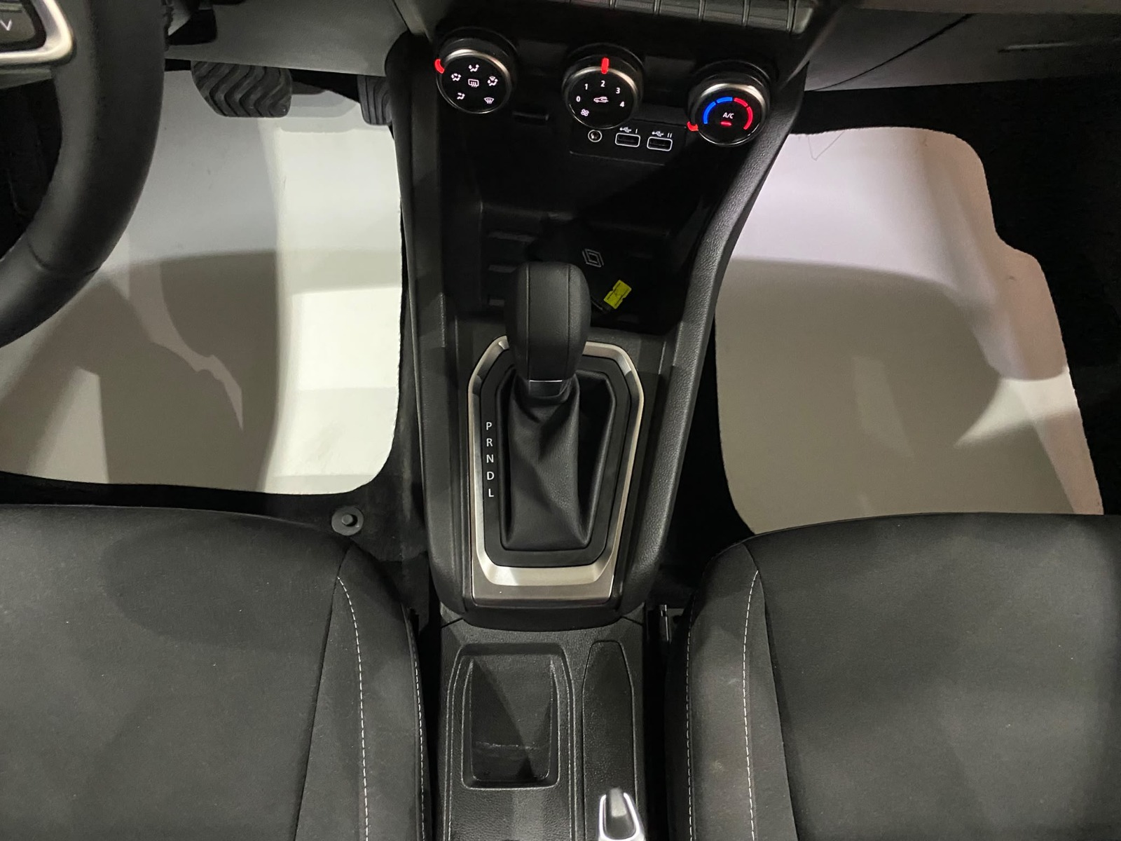 2026 Benzin Otomatik Renault Clio Gri Gürel Tasarım Aksesuar Otomotiv San. Tic. Ltd. Şti.