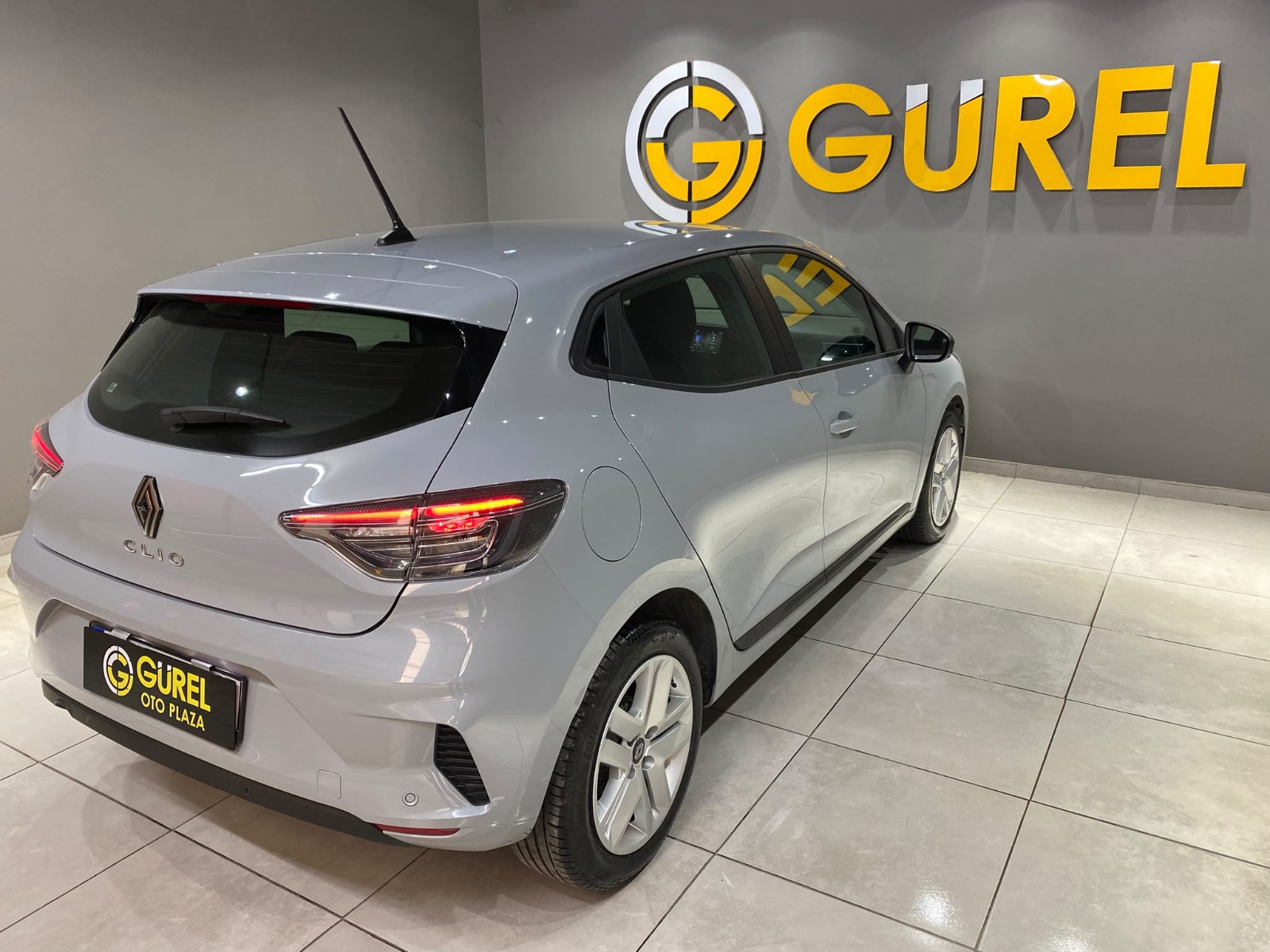 2026 Benzin Otomatik Renault Clio Gri Gürel Tasarım Aksesuar Otomotiv San. Tic. Ltd. Şti.
