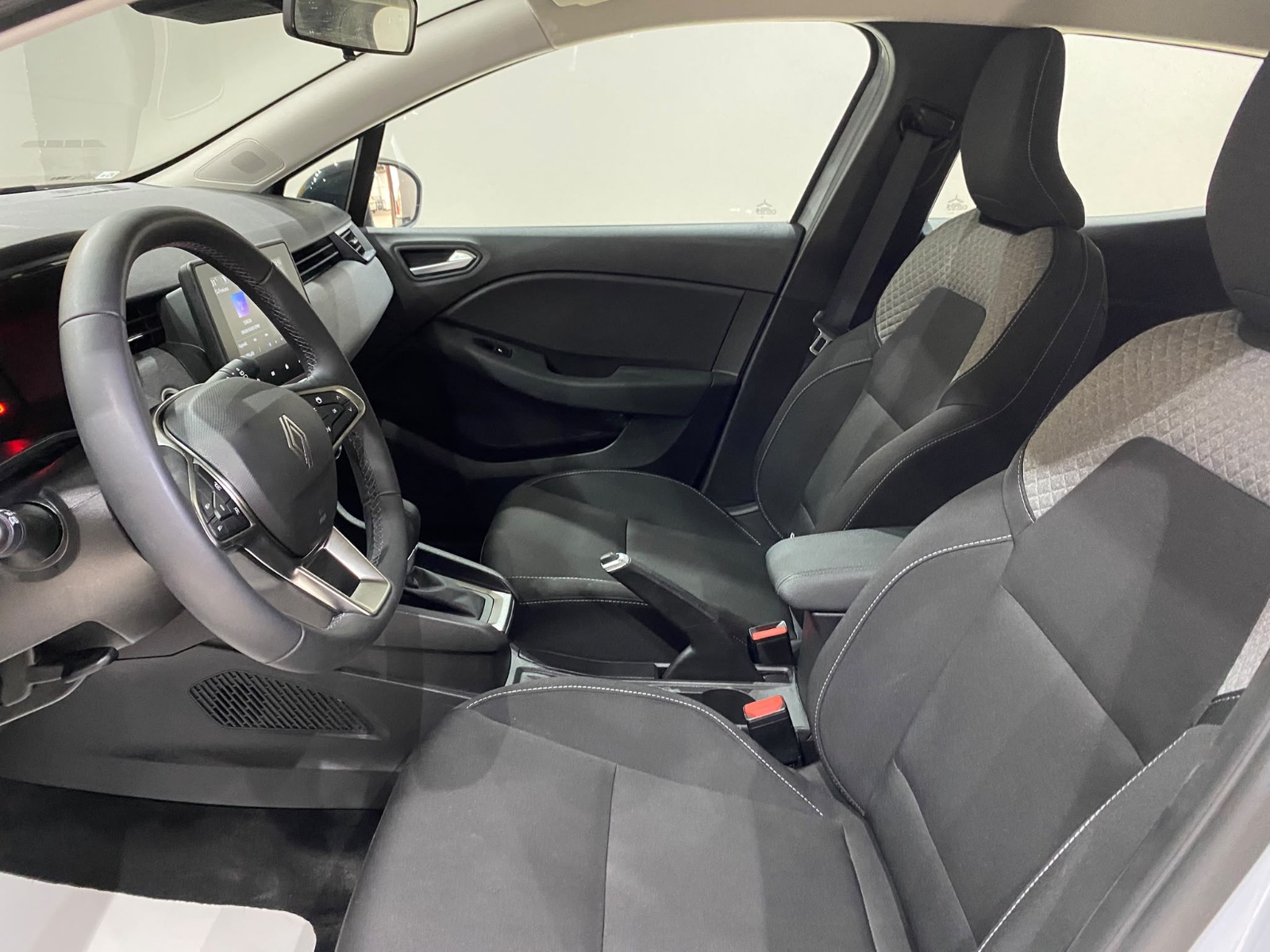 2026 Benzin Otomatik Renault Clio Gri Gürel Tasarım Aksesuar Otomotiv San. Tic. Ltd. Şti.
