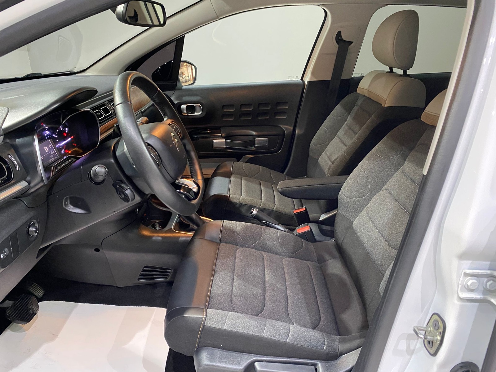 2024 Benzin Otomatik Citroen C3 Beyaz Gürel Tasarım Aksesuar Otomotiv San. Tic. Ltd. Şti.