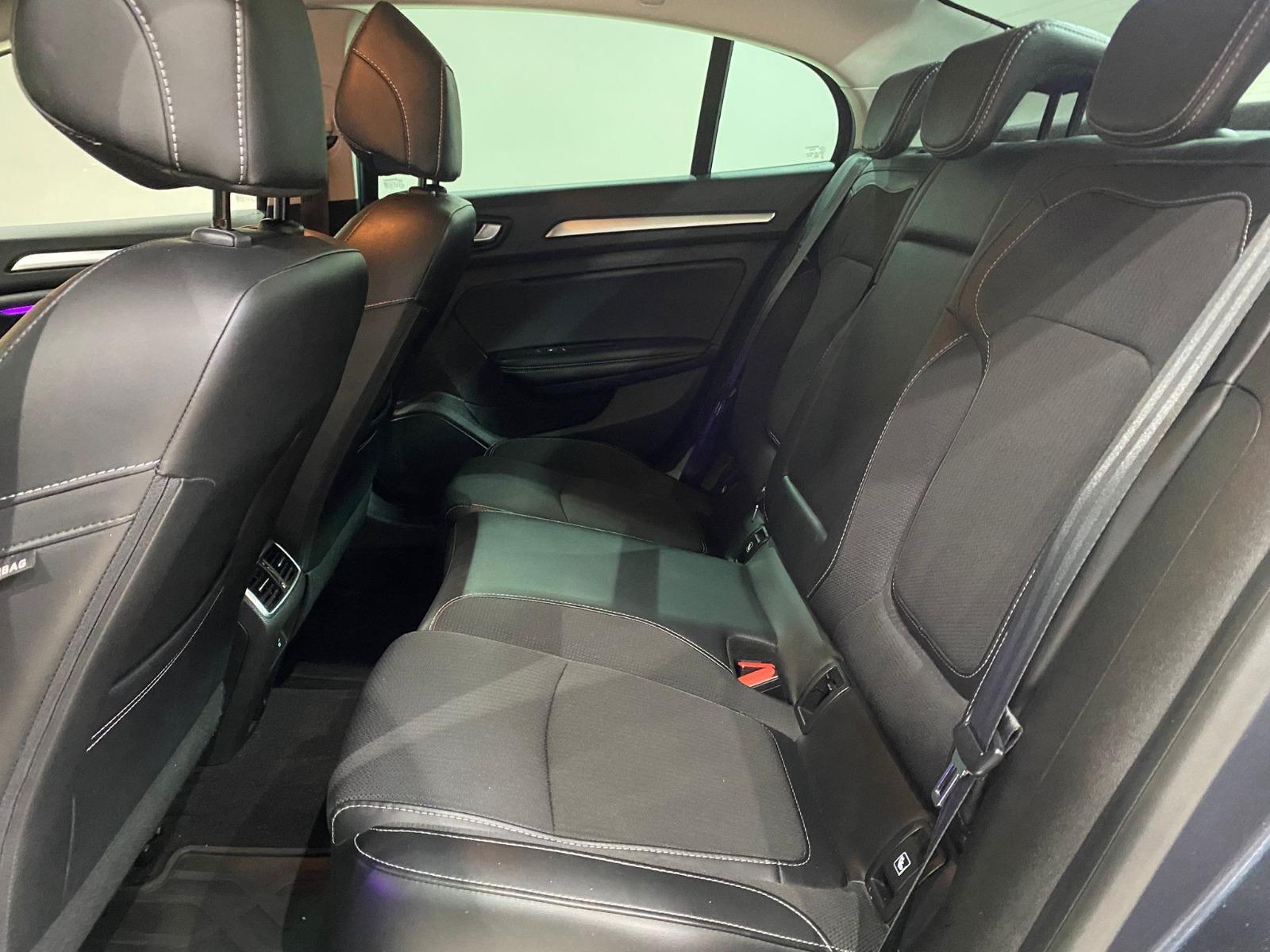 TaksitliOto.Net | 2.El Renault Megane Sedan 1.5 Blue DCI Icon EDC | Otomatik & Dizel | Gri | İzmir.2el 2022 Dizel Otomatik Renault Megane Gri Gürel Tasarım Aksesuar Otomotiv San. Tic. Ltd. Şti.