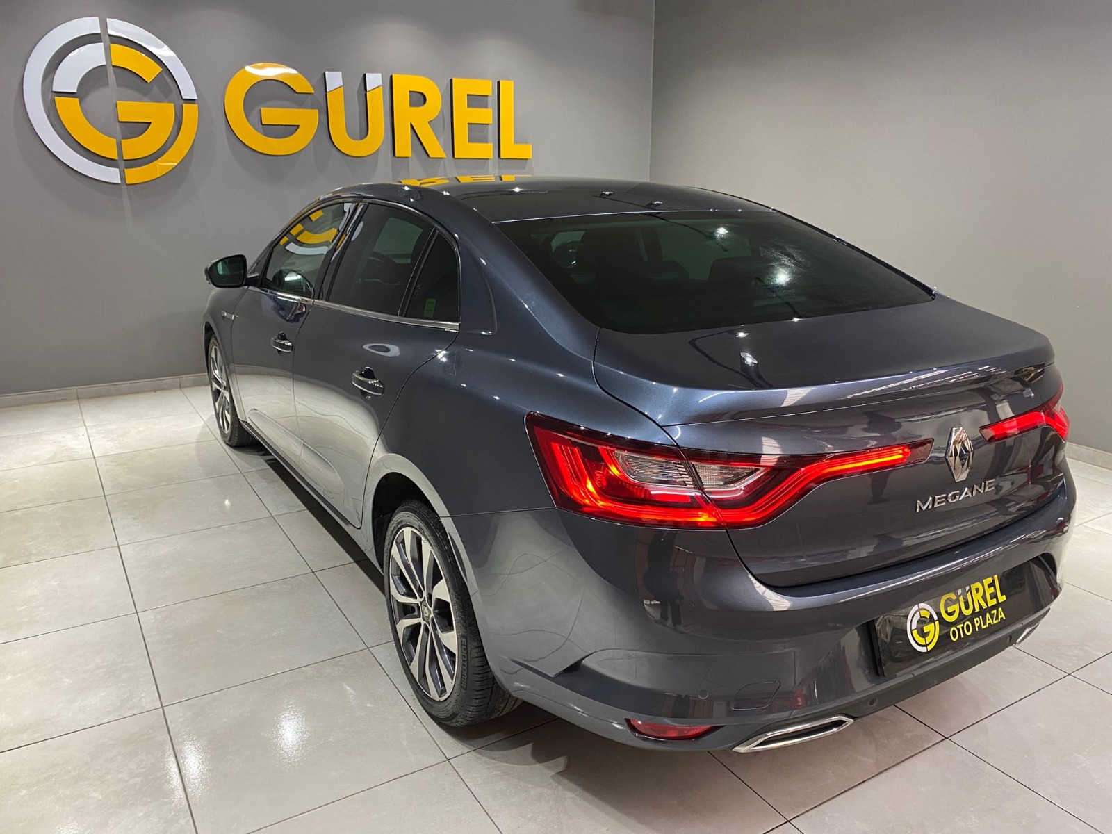 TaksitliOto.Net | 2.El Renault Megane Sedan 1.5 Blue DCI Icon EDC | Otomatik & Dizel | Gri | İzmir.2el 2022 Dizel Otomatik Renault Megane Gri Gürel Tasarım Aksesuar Otomotiv San. Tic. Ltd. Şti.