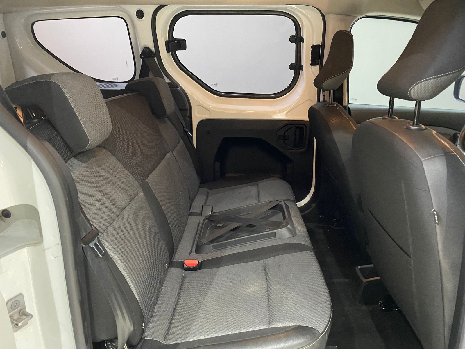 2023 Dizel Manuel Renault Express Combi Beyaz Gürel Tasarım Aksesuar Otomotiv San. Tic. Ltd. Şti.