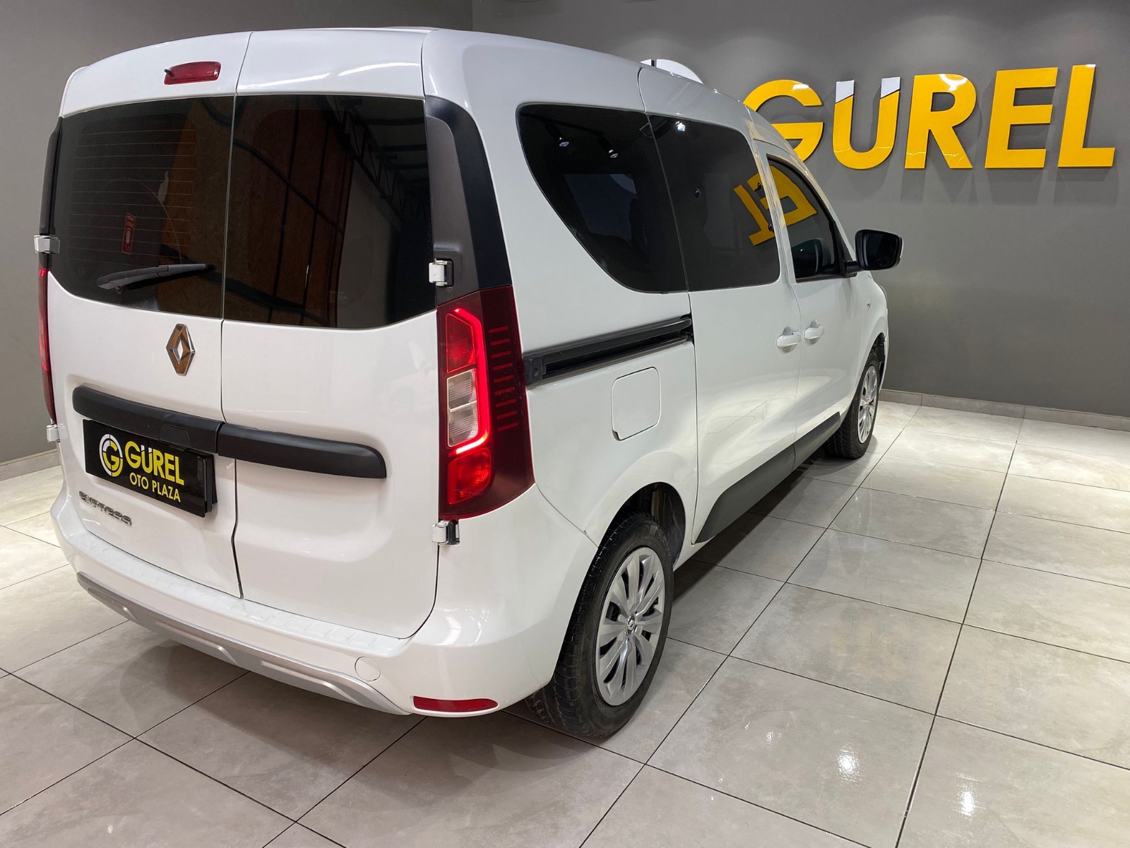2023 Dizel Manuel Renault Express Combi Beyaz Gürel Tasarım Aksesuar Otomotiv San. Tic. Ltd. Şti.