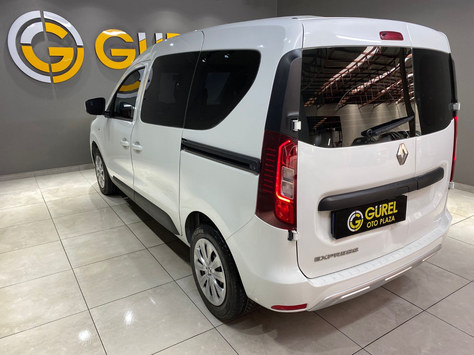 2023 Dizel Manuel Renault Express Combi Beyaz Gürel Tasarım Aksesuar Otomotiv San. Tic. Ltd. Şti.
