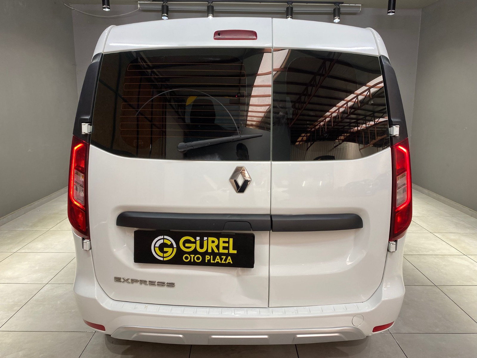 2023 Dizel Manuel Renault Express Combi Beyaz Gürel Tasarım Aksesuar Otomotiv San. Tic. Ltd. Şti.