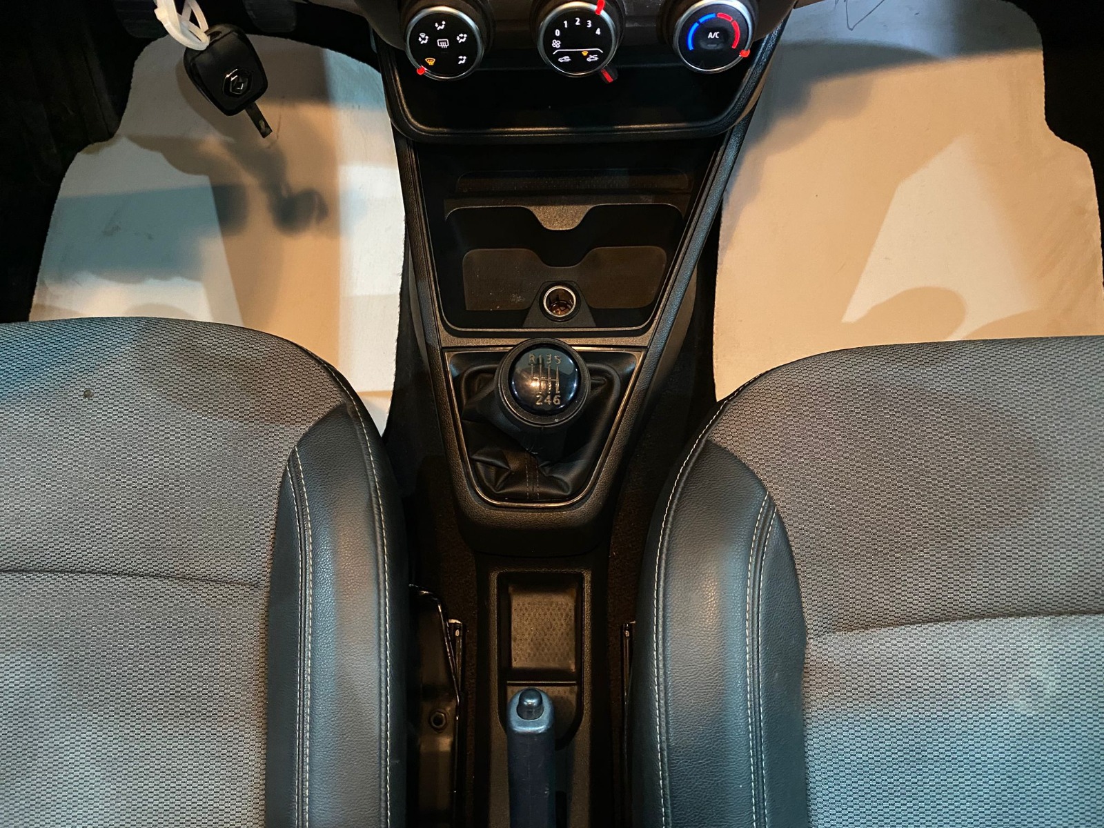 2023 Dizel Manuel Renault Express Combi Beyaz Gürel Tasarım Aksesuar Otomotiv San. Tic. Ltd. Şti.