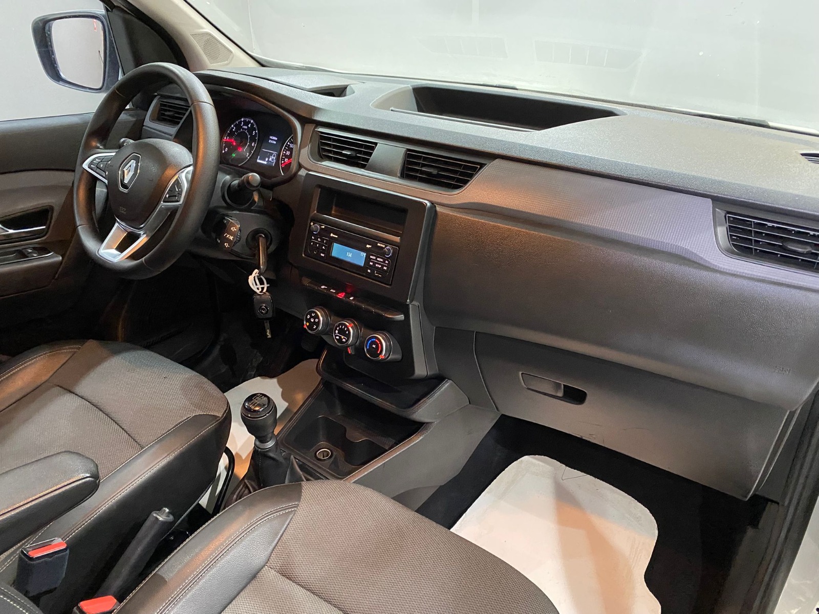 2023 Dizel Manuel Renault Express Combi Beyaz Gürel Tasarım Aksesuar Otomotiv San. Tic. Ltd. Şti.