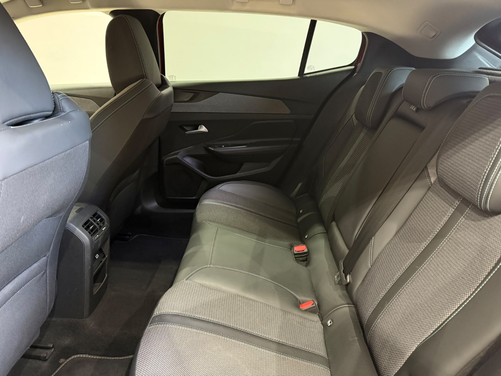 2025 Benzin Otomatik Peugeot 408 Kırmızı Gürel Tasarım Aksesuar Otomotiv San. Tic. Ltd. Şti.