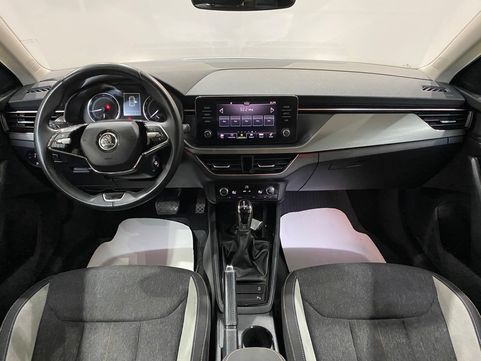 2023 Benzin Otomatik Skoda Scala Gümüş Gri Gürel Tasarım Aksesuar Otomotiv San. Tic. Ltd. Şti.