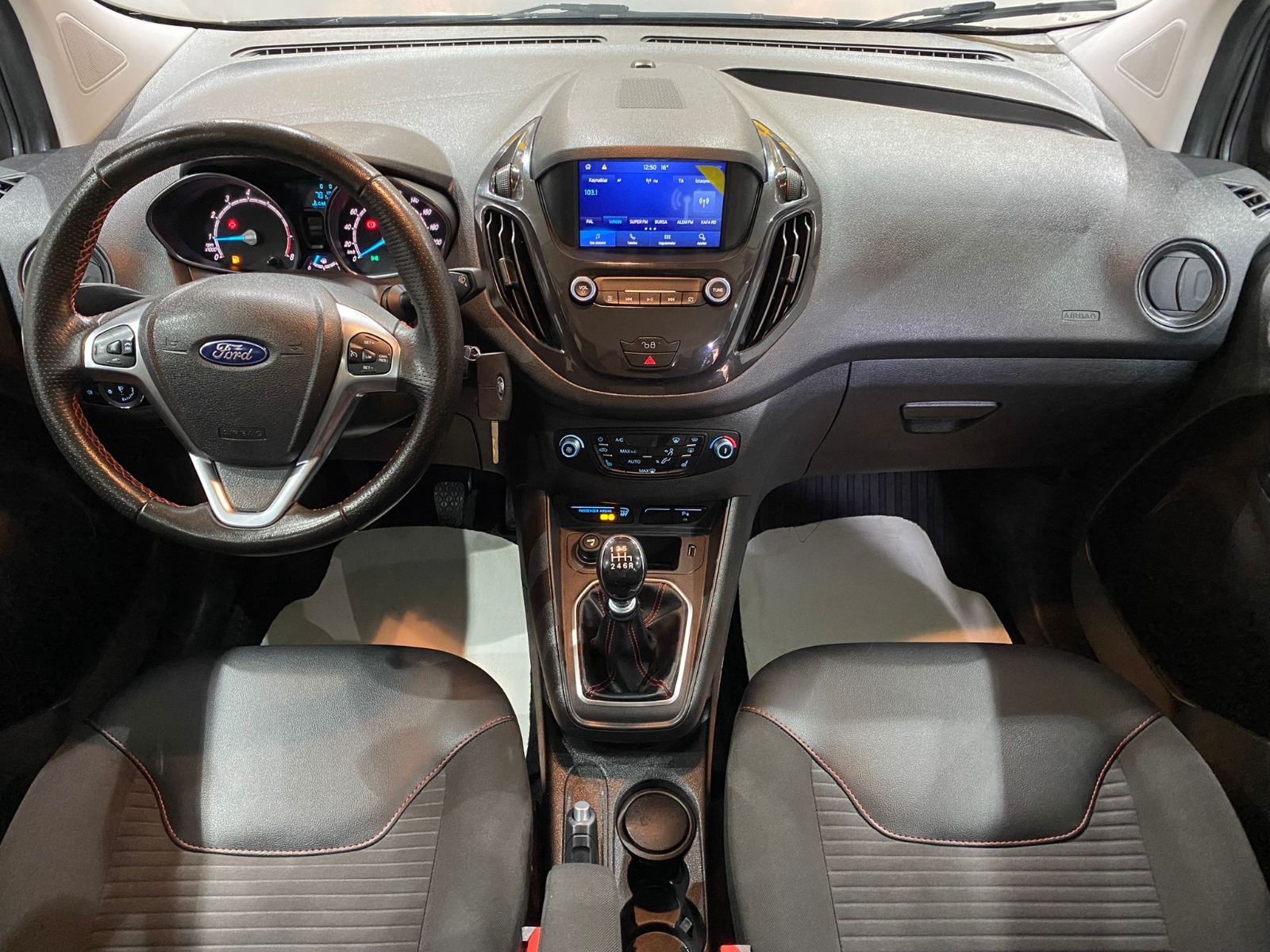 2022 Benzin Manuel Ford Tourneo Courier Gri Gürel Tasarım Aksesuar Otomotiv San. Tic. Ltd. Şti.