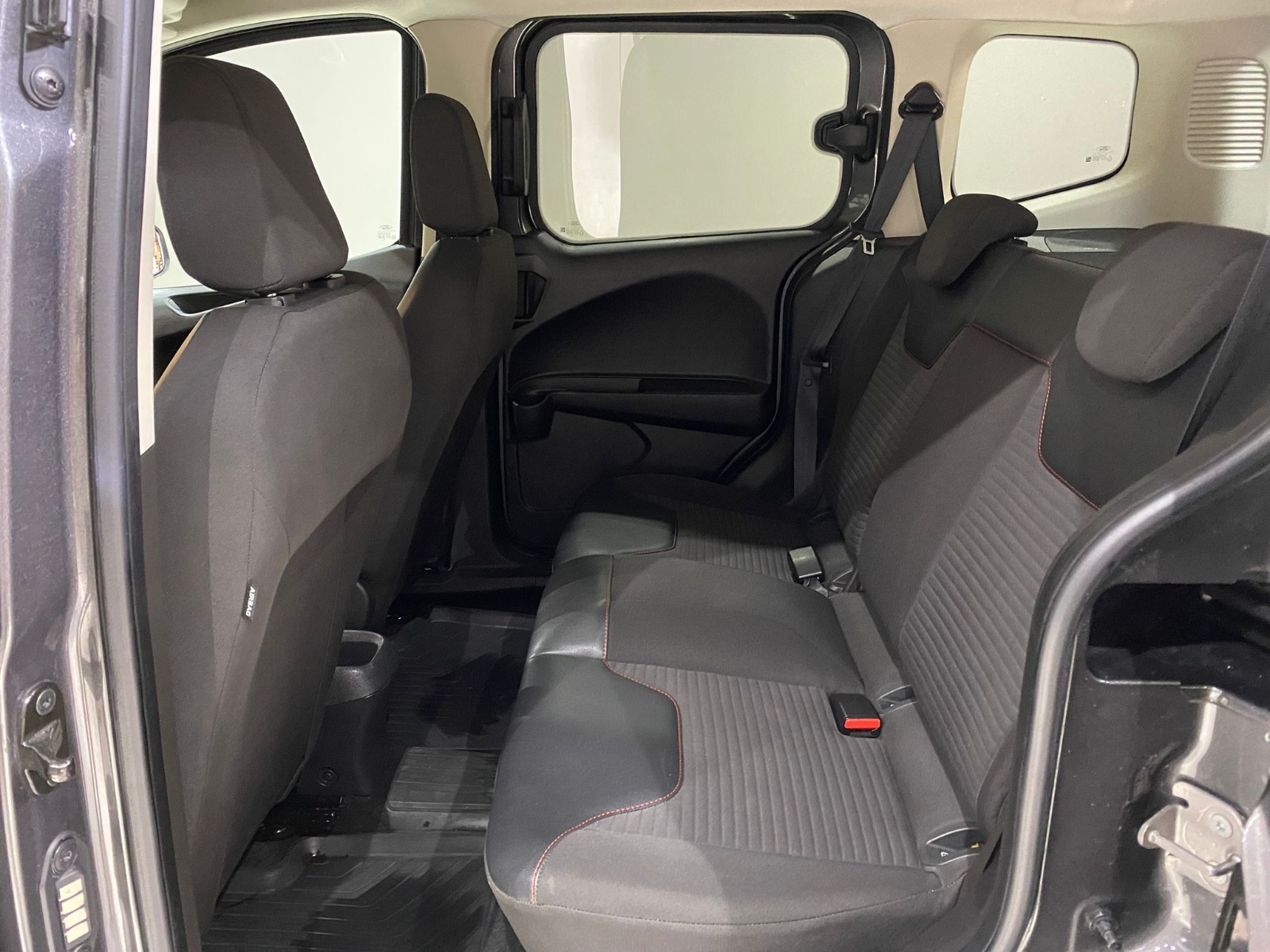 2022 Benzin Manuel Ford Tourneo Courier Gri Gürel Tasarım Aksesuar Otomotiv San. Tic. Ltd. Şti.