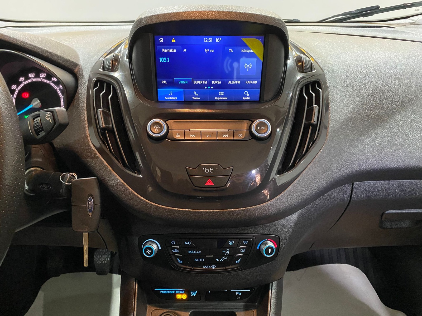 2022 Benzin Manuel Ford Tourneo Courier Gri Gürel Tasarım Aksesuar Otomotiv San. Tic. Ltd. Şti.