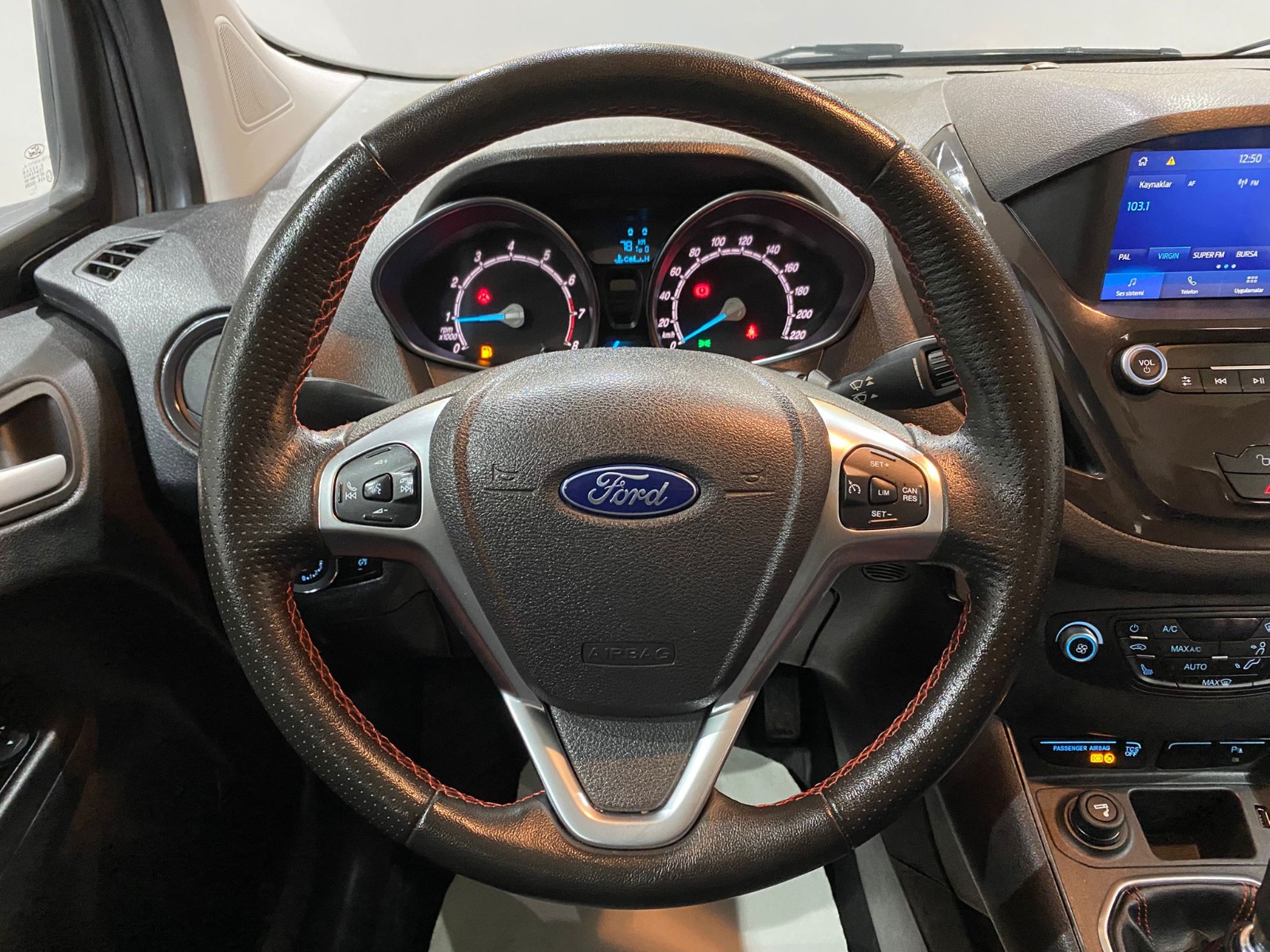 2022 Benzin Manuel Ford Tourneo Courier Gri Gürel Tasarım Aksesuar Otomotiv San. Tic. Ltd. Şti.