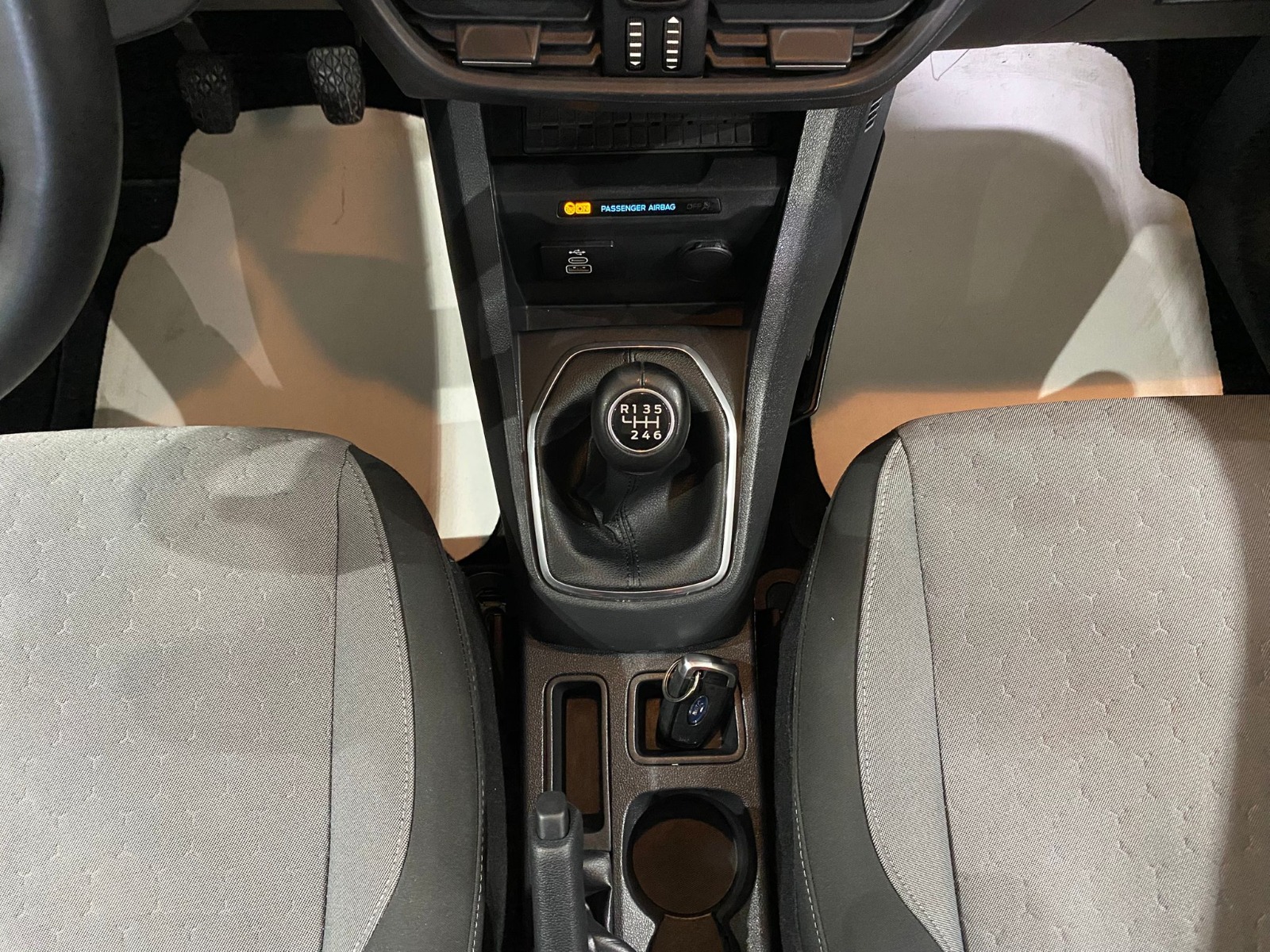 2025 Dizel Manuel Ford Tourneo Courier Yeşil Gürel Tasarım Aksesuar Otomotiv San. Tic. Ltd. Şti.