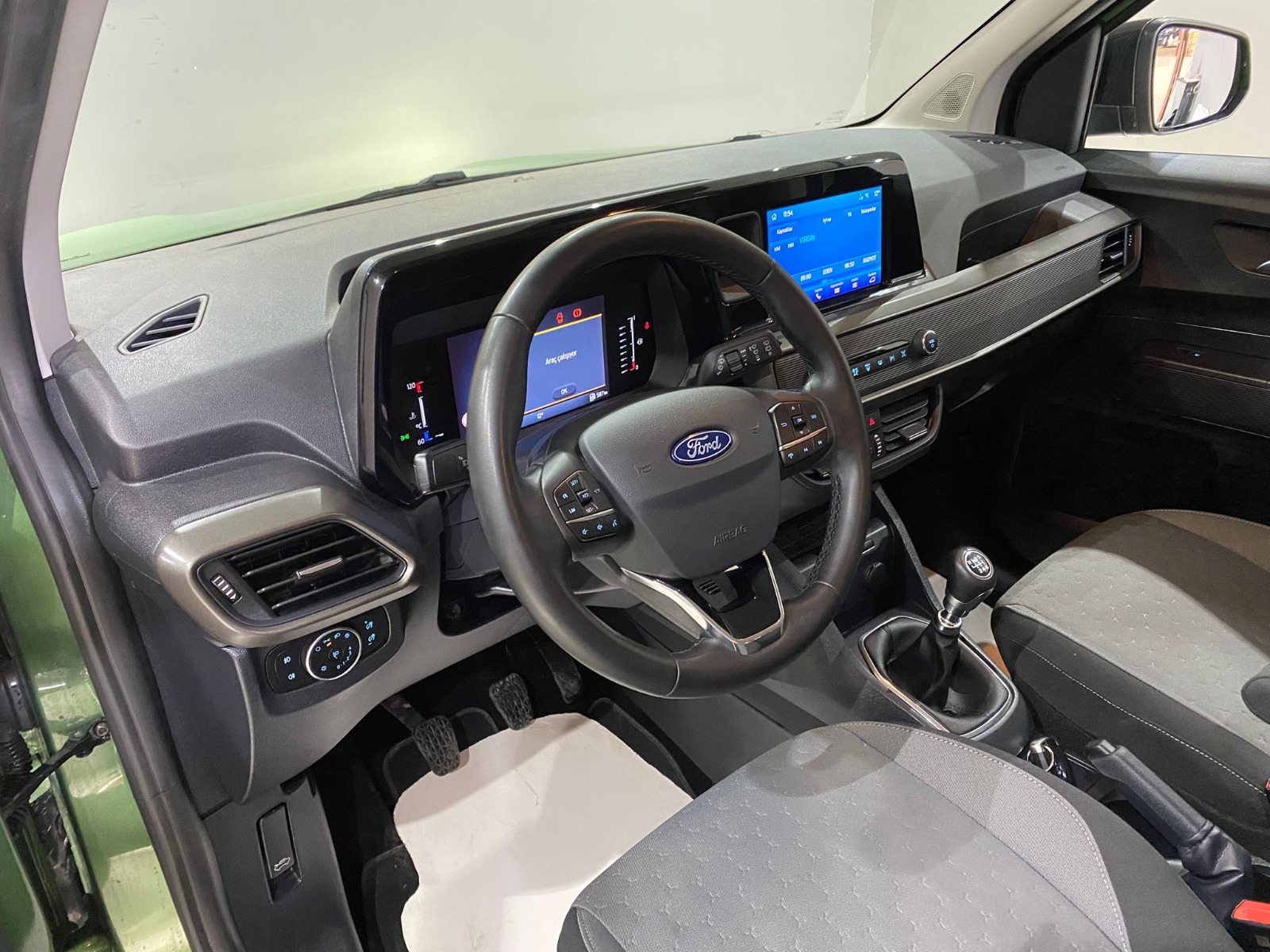 2025 Dizel Manuel Ford Tourneo Courier Yeşil Gürel Tasarım Aksesuar Otomotiv San. Tic. Ltd. Şti.