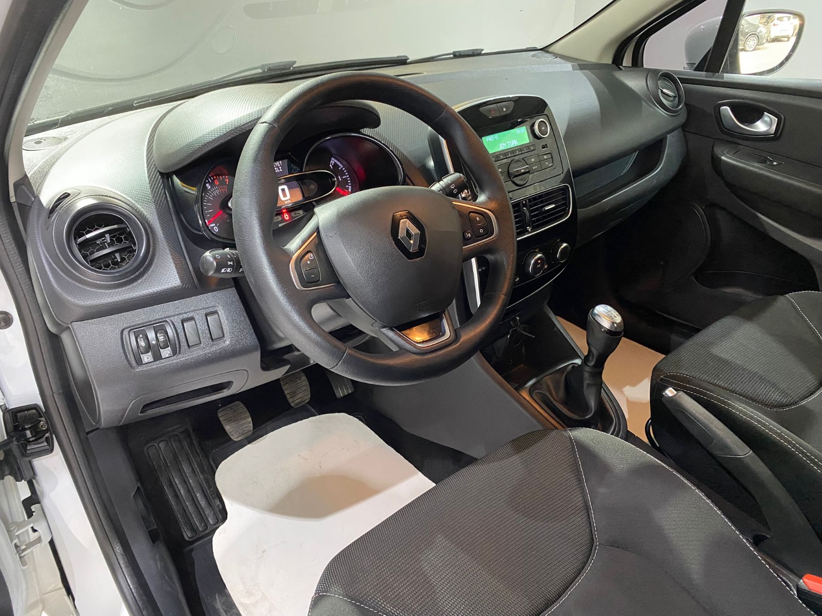 2017 Benzin Manuel Renault Clio Beyaz Gürel Tasarım Aksesuar Otomotiv San. Tic. Ltd. Şti.