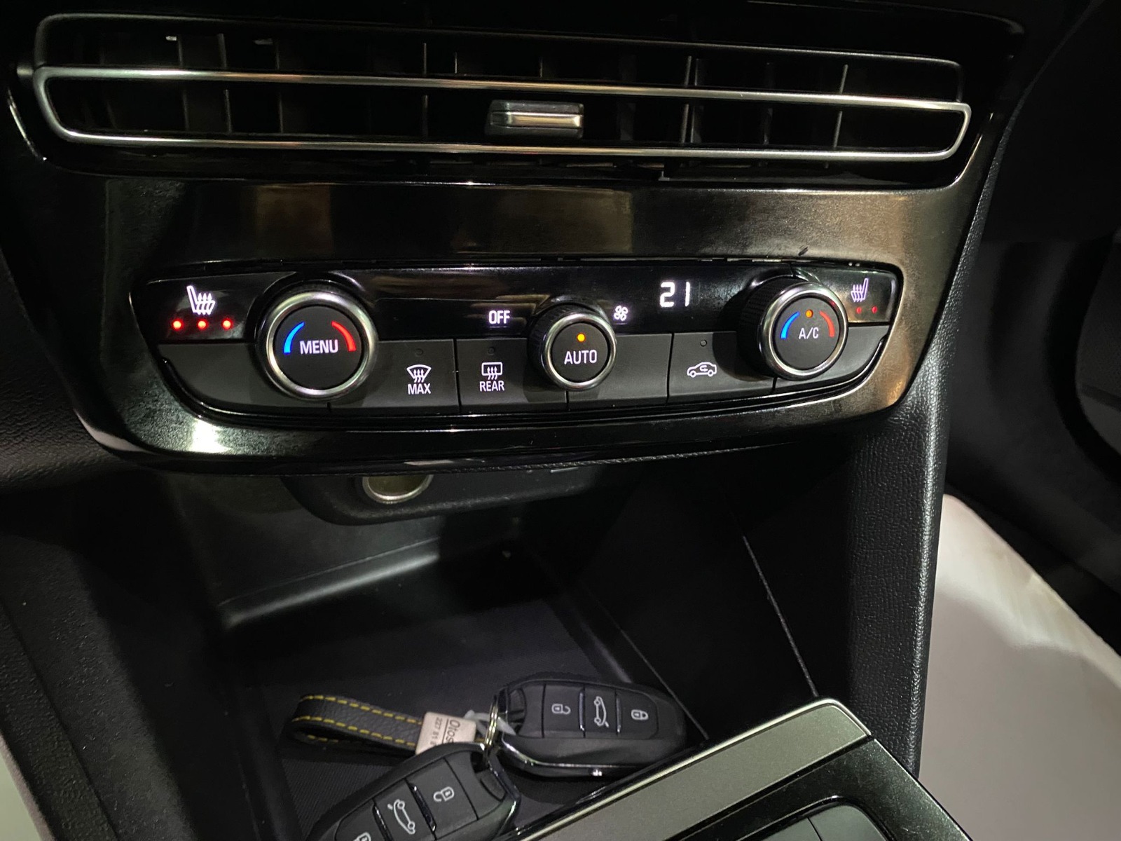 2024 Benzin Otomatik Opel Mokka Siyah Gürel Tasarım Aksesuar Otomotiv San. Tic. Ltd. Şti.