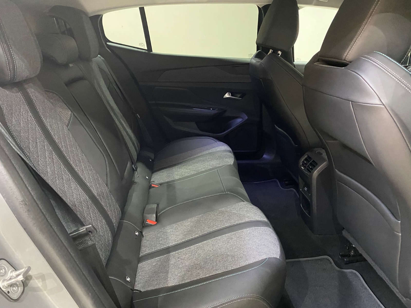 2023 Benzin Otomatik Peugeot 408 Gri Gürel Tasarım Aksesuar Otomotiv San. Tic. Ltd. Şti.