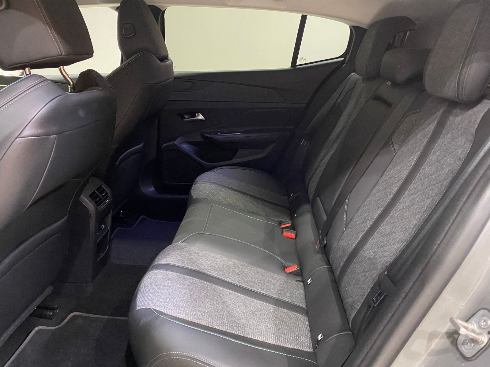 2023 Benzin Otomatik Peugeot 408 Gri Gürel Tasarım Aksesuar Otomotiv San. Tic. Ltd. Şti.