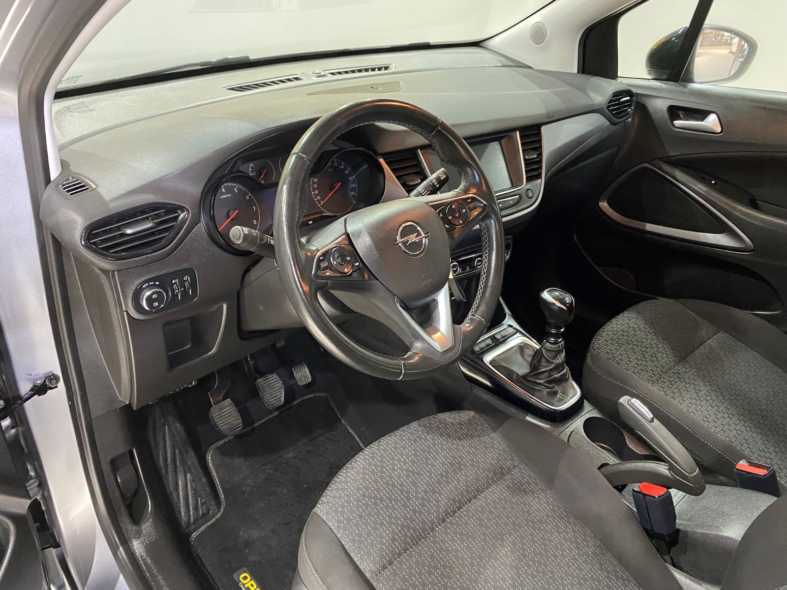 2022 Benzin Manuel Opel Crossland Gümüş Gri Gürel Tasarım Aksesuar Otomotiv San. Tic. Ltd. Şti.