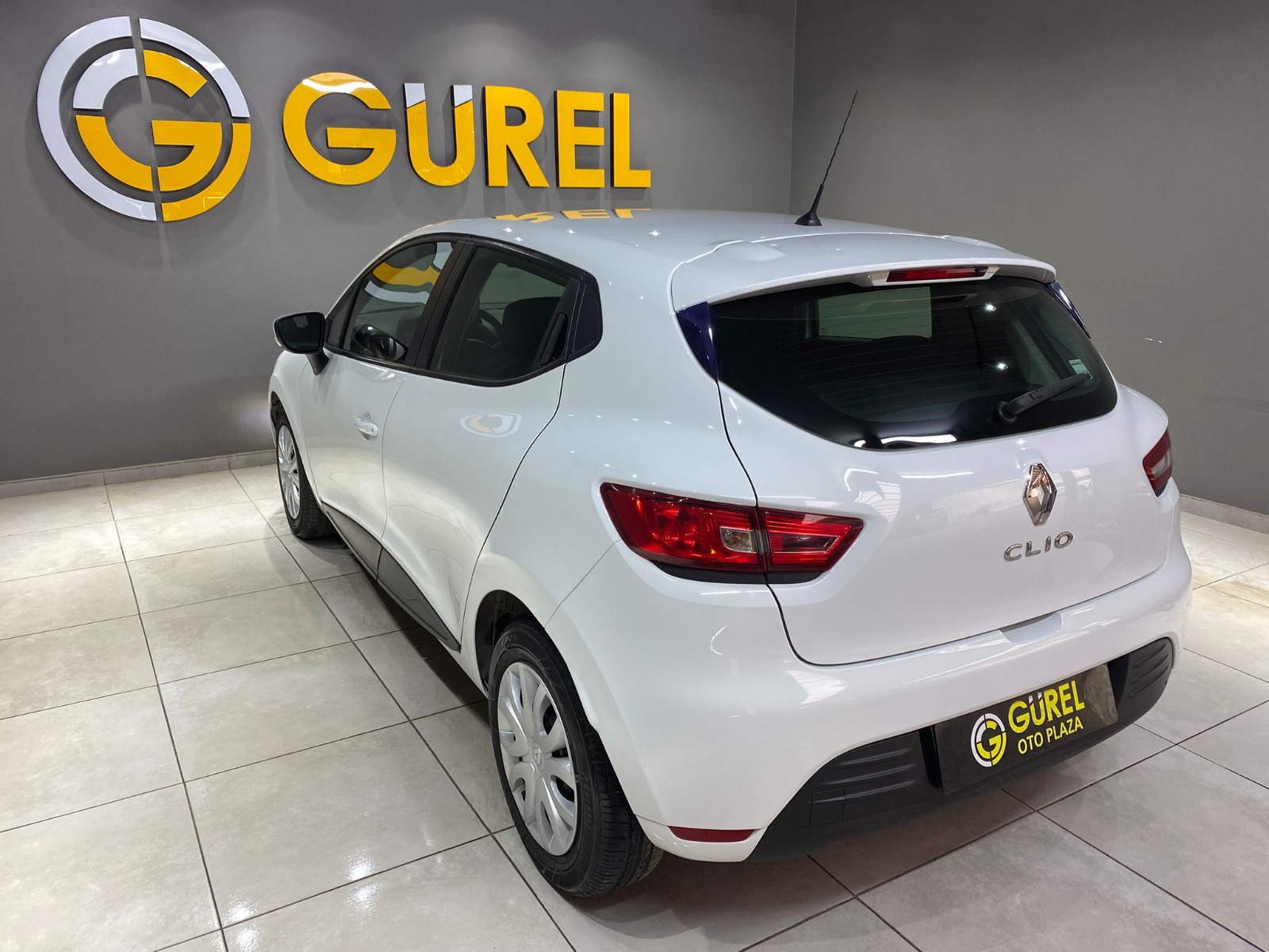TaksitliOto.Net | 2.El Renault Clio Hatchback 0.9 TCe Joy | Manuel & Benzin | Beyaz | İzmir.2el 2020 Benzin Manuel Renault Clio Beyaz Gürel Tasarım Aksesuar Otomotiv San. Tic. Ltd. Şti.