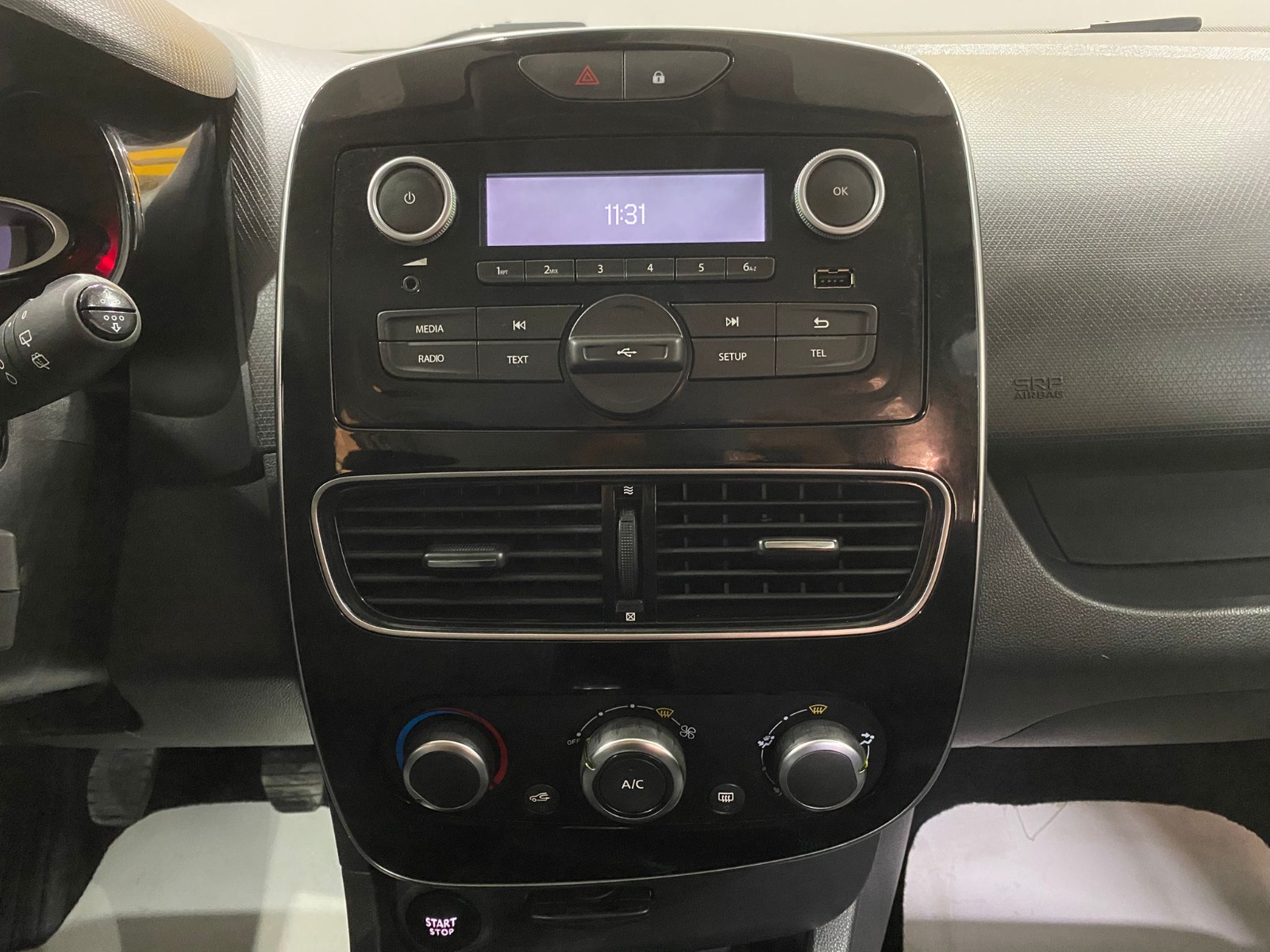 TaksitliOto.Net | 2.El Renault Clio Hatchback 0.9 TCe Joy | Manuel & Benzin | Beyaz | İzmir.2el 2020 Benzin Manuel Renault Clio Beyaz Gürel Tasarım Aksesuar Otomotiv San. Tic. Ltd. Şti.