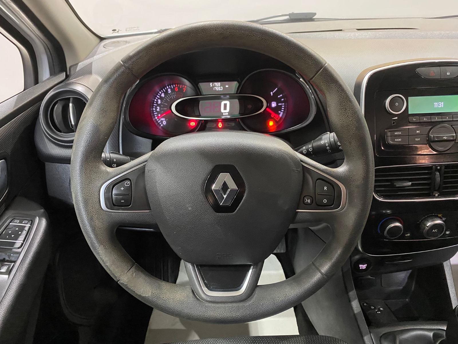 TaksitliOto.Net | 2.El Renault Clio Hatchback 0.9 TCe Joy | Manuel & Benzin | Beyaz | İzmir.2el 2020 Benzin Manuel Renault Clio Beyaz Gürel Tasarım Aksesuar Otomotiv San. Tic. Ltd. Şti.