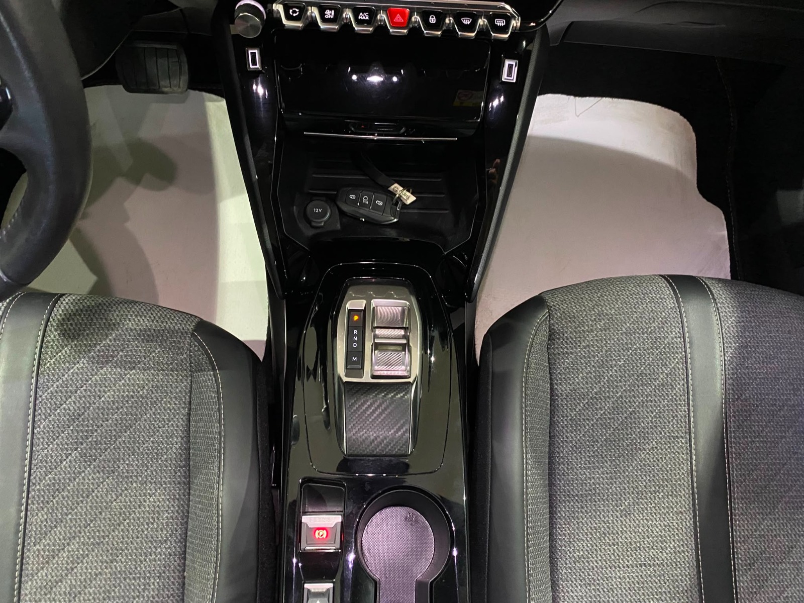 2024 Benzin Otomatik Peugeot 2008 Gri Gürel Tasarım Aksesuar Otomotiv San. Tic. Ltd. Şti.