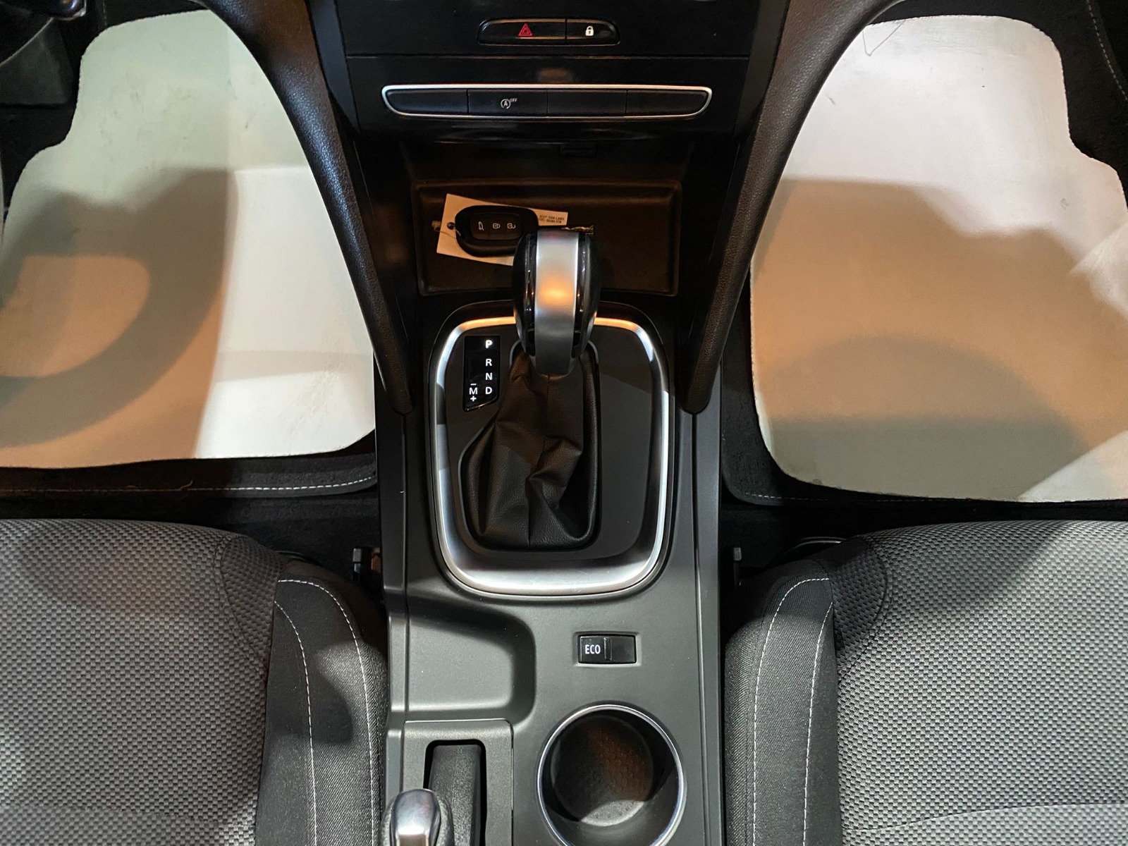2021 Benzin Otomatik Renault Megane Beyaz Gürel Tasarım Aksesuar Otomotiv San. Tic. Ltd. Şti.