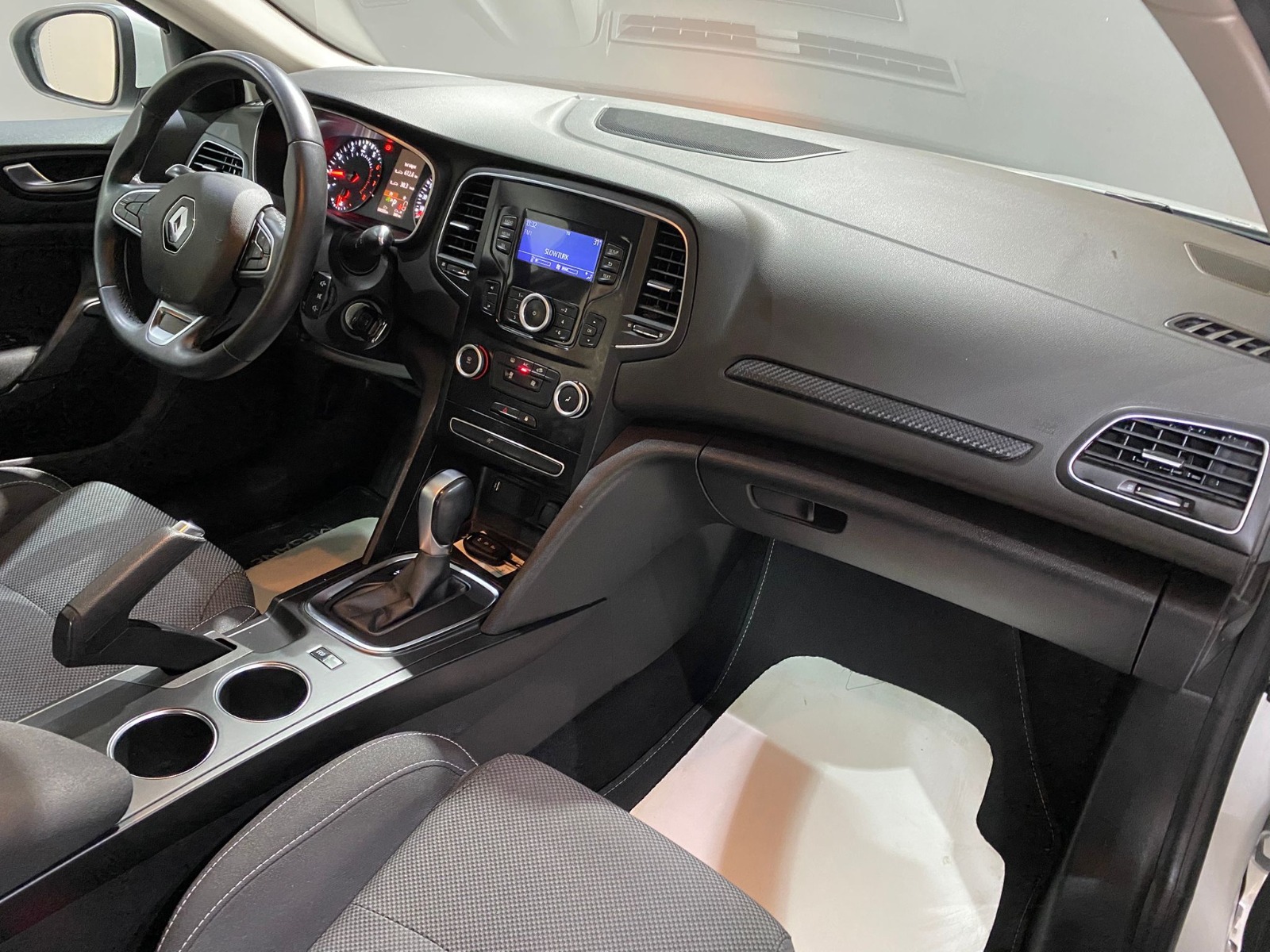 2021 Benzin Otomatik Renault Megane Beyaz Gürel Tasarım Aksesuar Otomotiv San. Tic. Ltd. Şti.