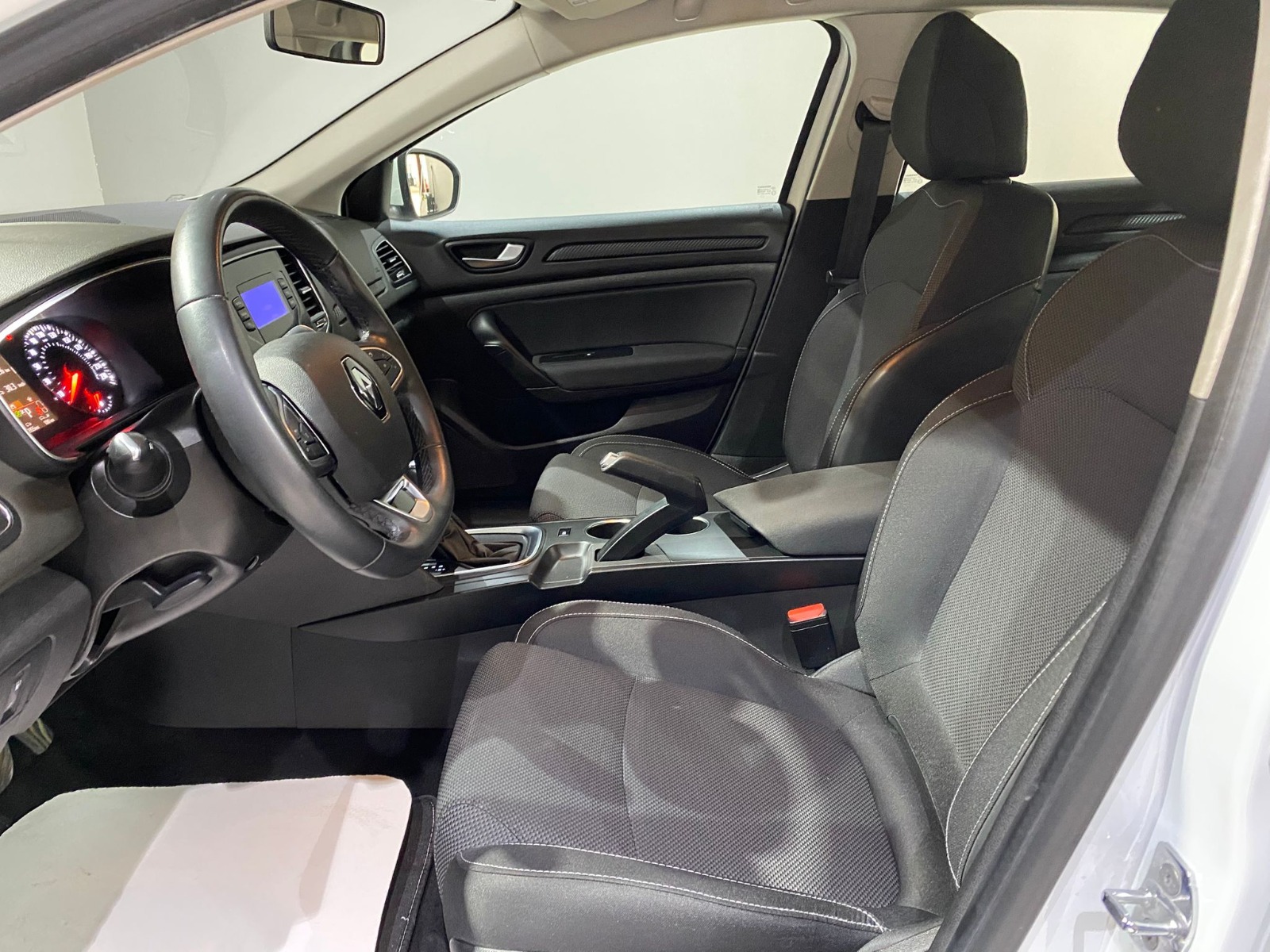 2021 Benzin Otomatik Renault Megane Beyaz Gürel Tasarım Aksesuar Otomotiv San. Tic. Ltd. Şti.