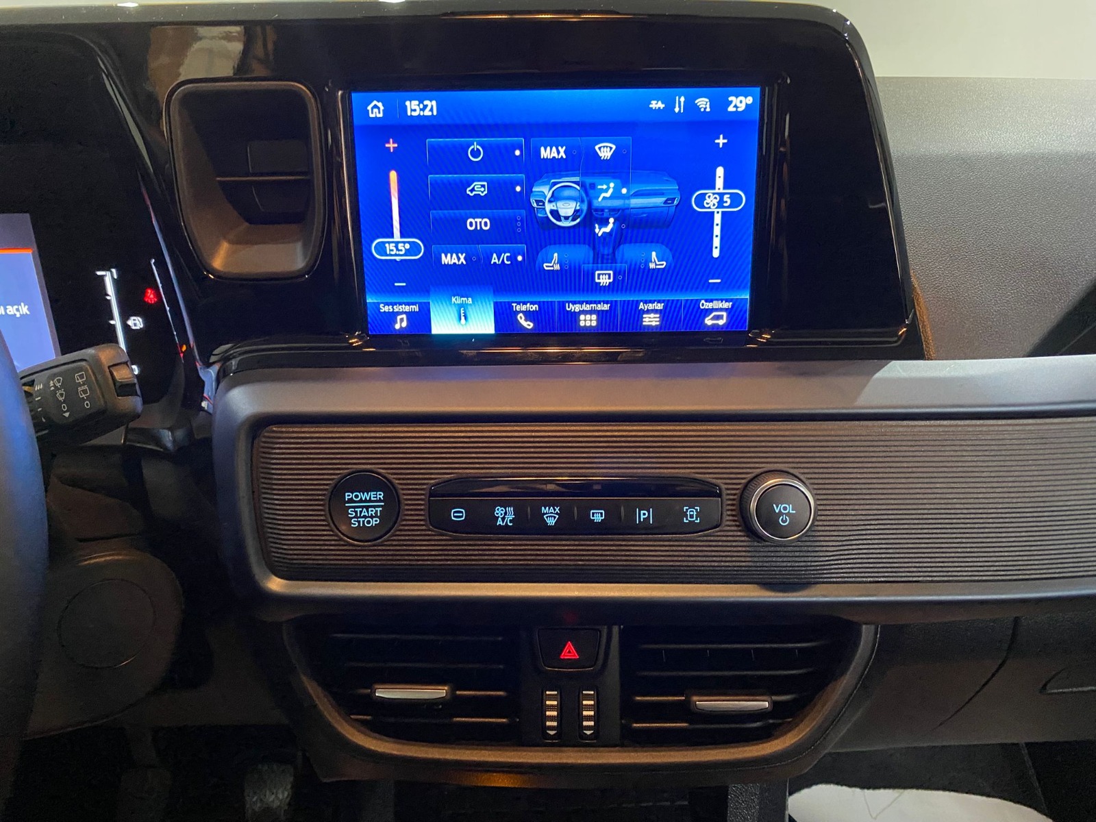 2024 Dizel Manuel Ford Tourneo Courier Yeşil Gürel Tasarım Aksesuar Otomotiv San. Tic. Ltd. Şti.