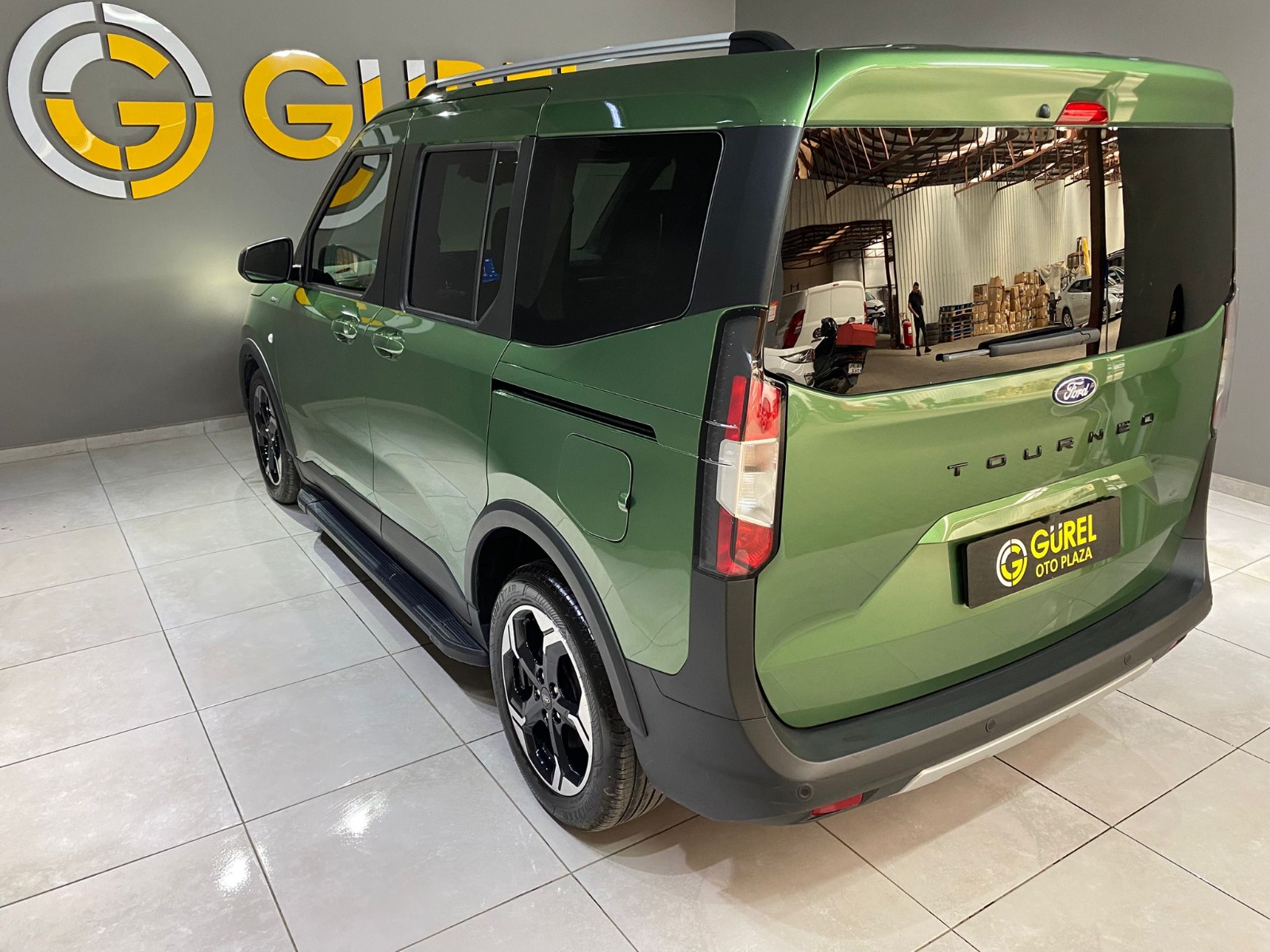 2024 Dizel Manuel Ford Tourneo Courier Yeşil Gürel Tasarım Aksesuar Otomotiv San. Tic. Ltd. Şti.