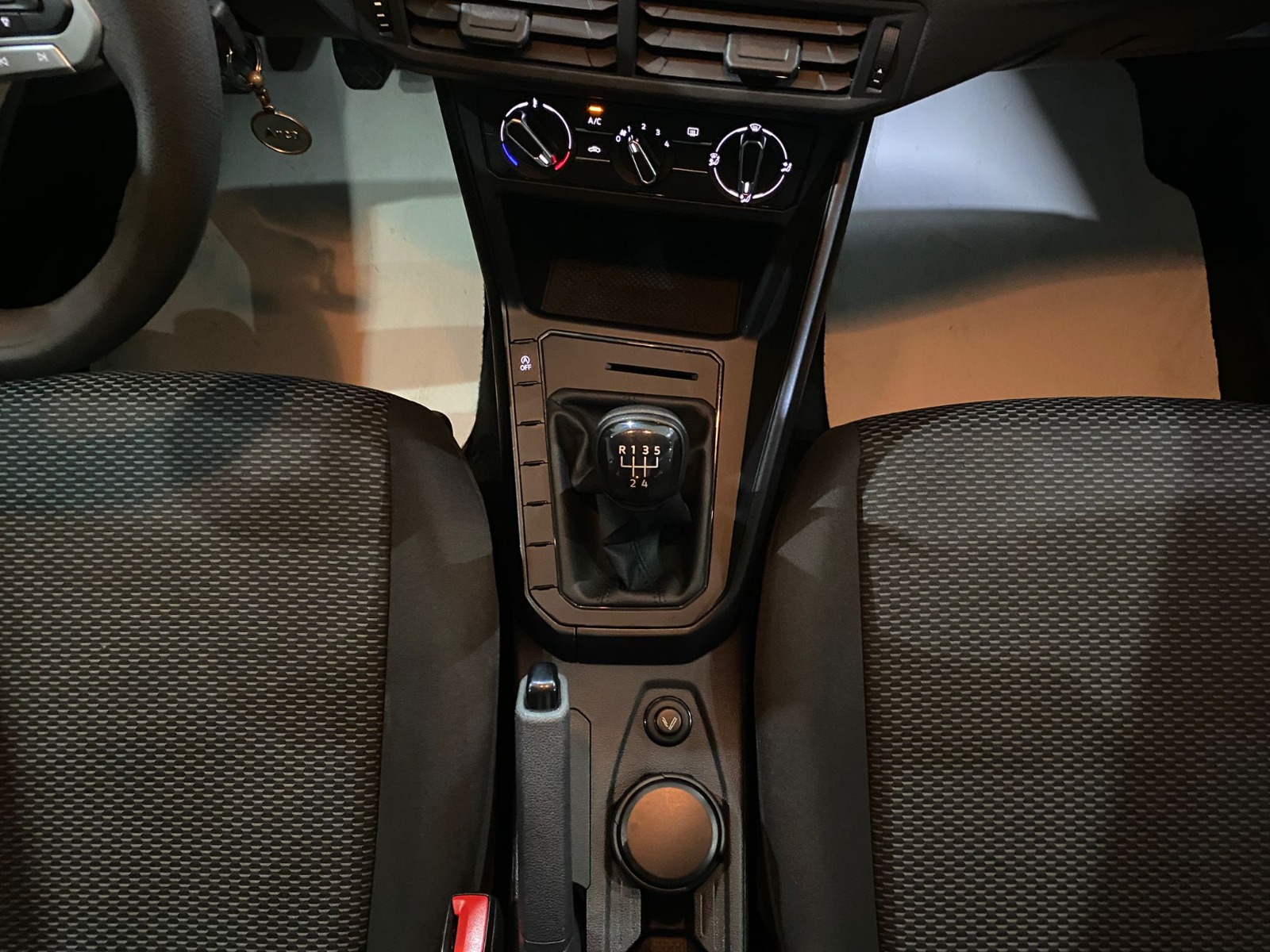 2022 Benzin Manuel Volkswagen Polo Beyaz Gürel Tasarım Aksesuar Otomotiv San. Tic. Ltd. Şti.