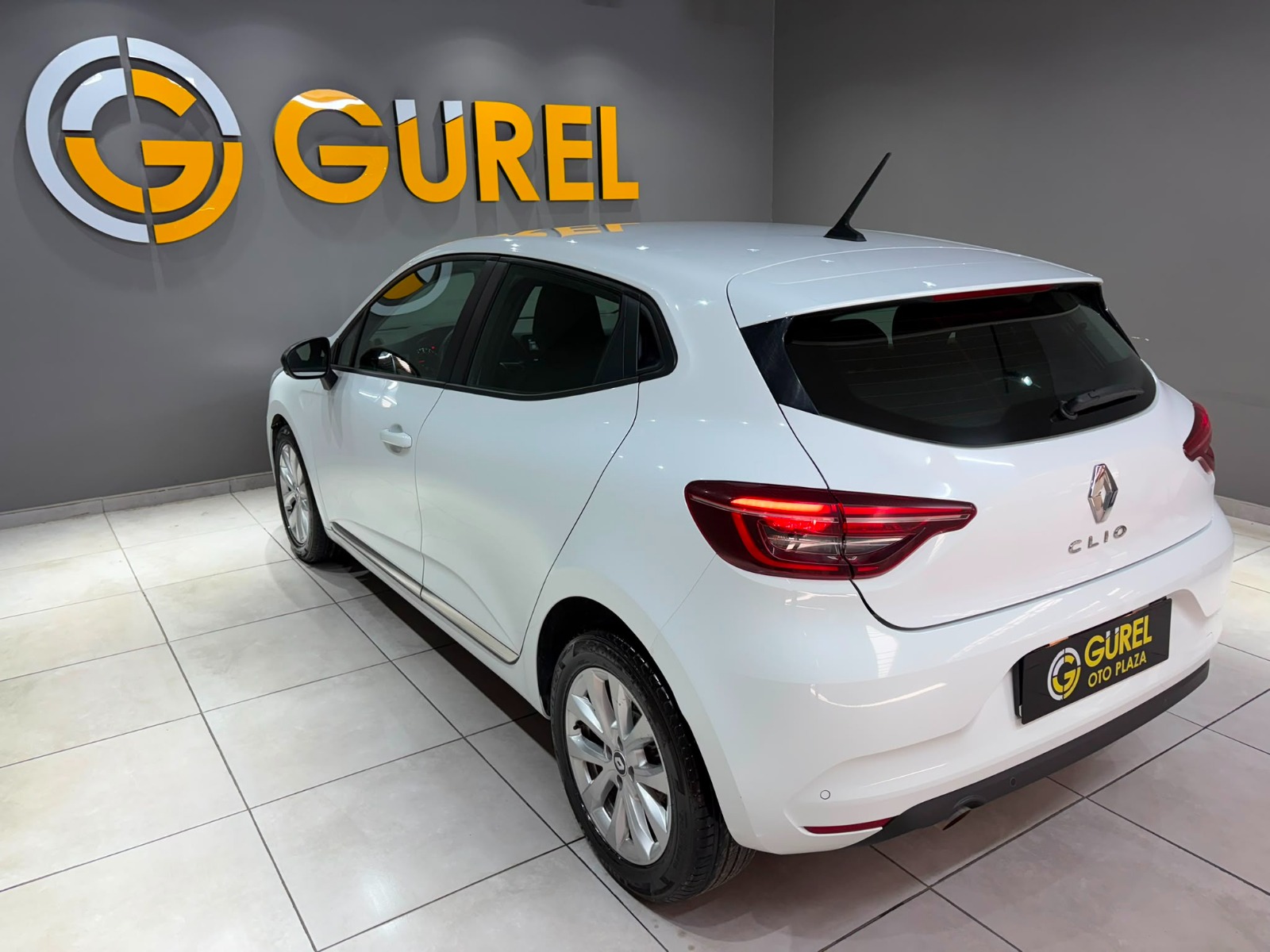 2023 Benzin Otomatik Renault Clio Beyaz Gürel Tasarım Aksesuar Otomotiv San. Tic. Ltd. Şti.