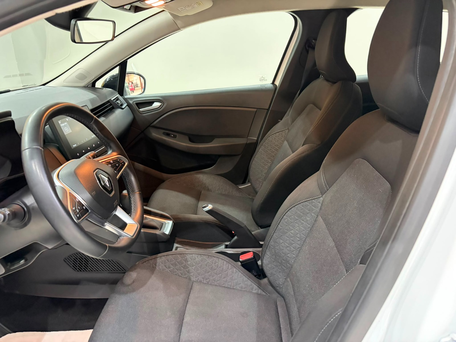 2023 Benzin Otomatik Renault Clio Beyaz Gürel Tasarım Aksesuar Otomotiv San. Tic. Ltd. Şti.
