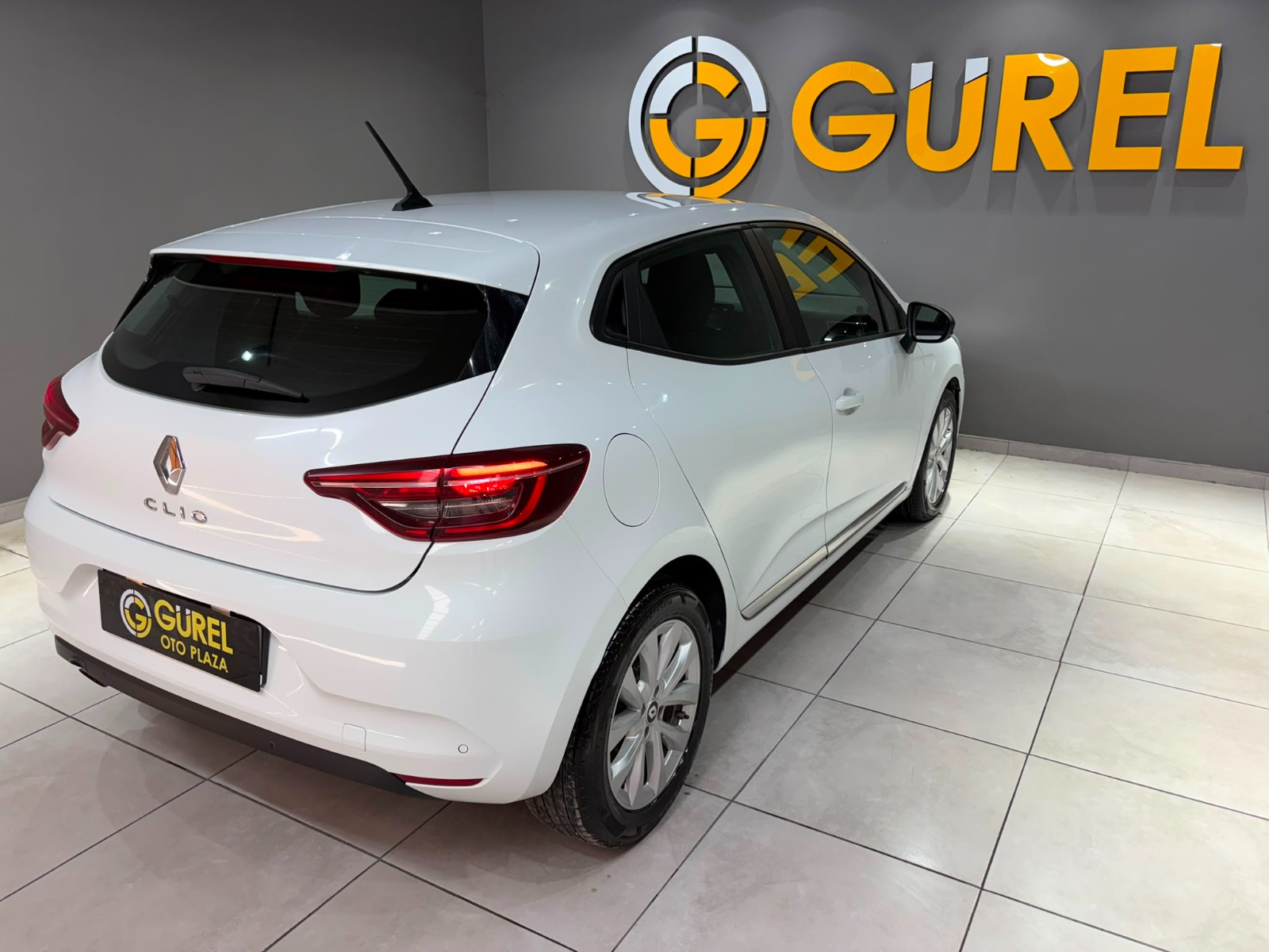 2023 Benzin Otomatik Renault Clio Beyaz Gürel Tasarım Aksesuar Otomotiv San. Tic. Ltd. Şti.