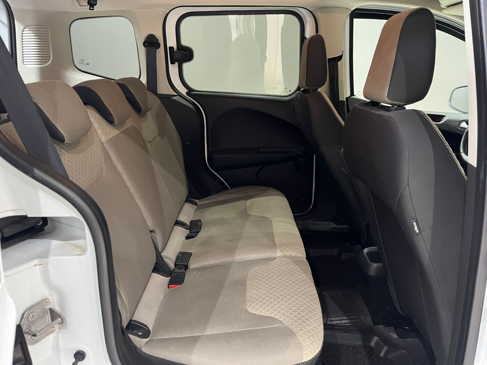 2021 Dizel Manuel Ford Tourneo Courier Journey Beyaz Gürel Tasarım Aksesuar Otomotiv San. Tic. Ltd. Şti.