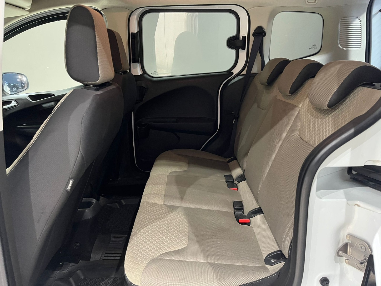 2021 Dizel Manuel Ford Tourneo Courier Journey Beyaz Gürel Tasarım Aksesuar Otomotiv San. Tic. Ltd. Şti.