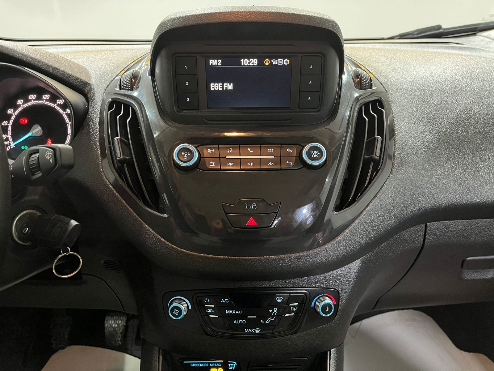 2021 Dizel Manuel Ford Tourneo Courier Journey Beyaz Gürel Tasarım Aksesuar Otomotiv San. Tic. Ltd. Şti.