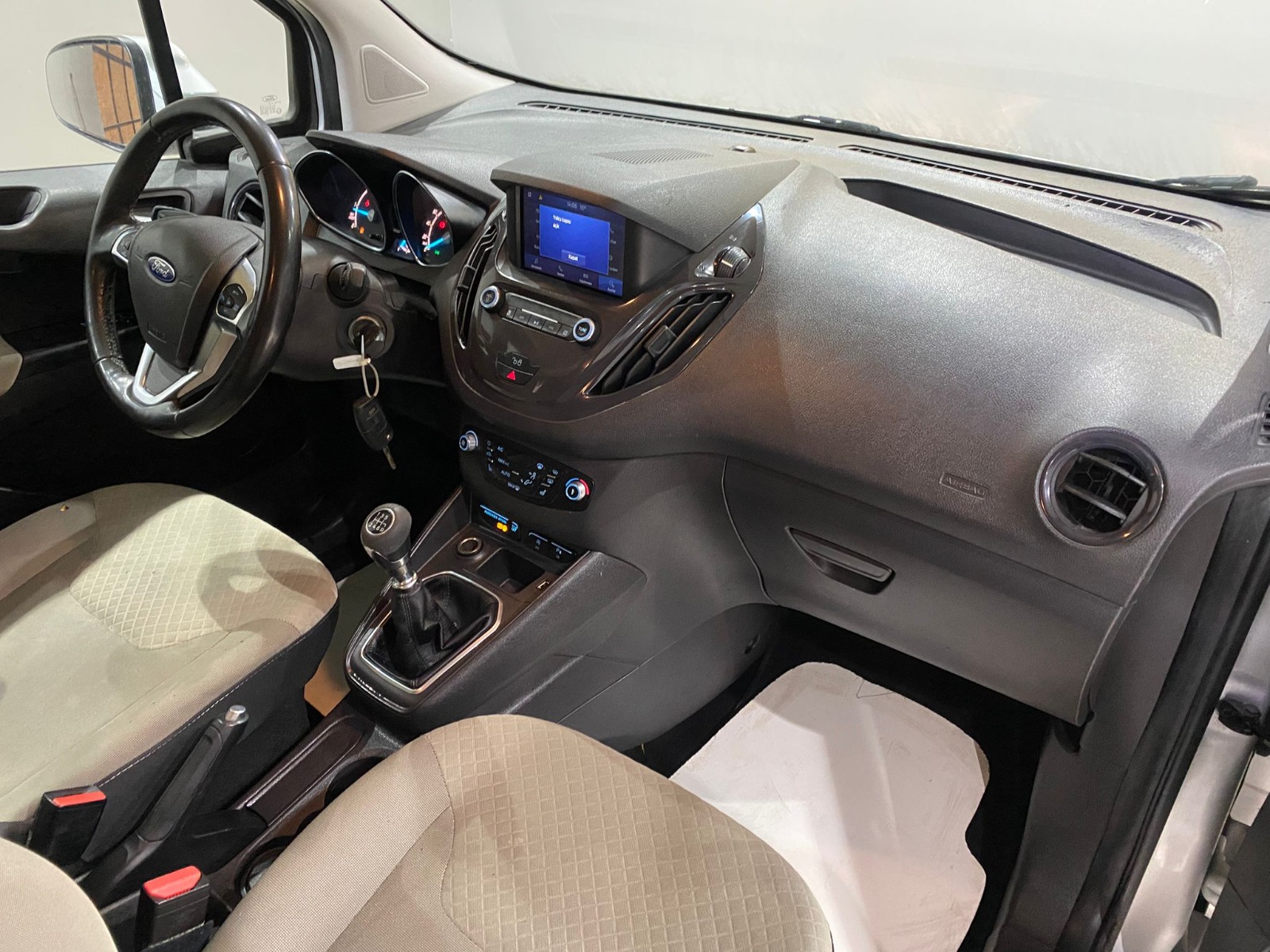 2021 Dizel Manuel Ford Tourneo Courier Gümüş Gri Gürel Tasarım Aksesuar Otomotiv San. Tic. Ltd. Şti.