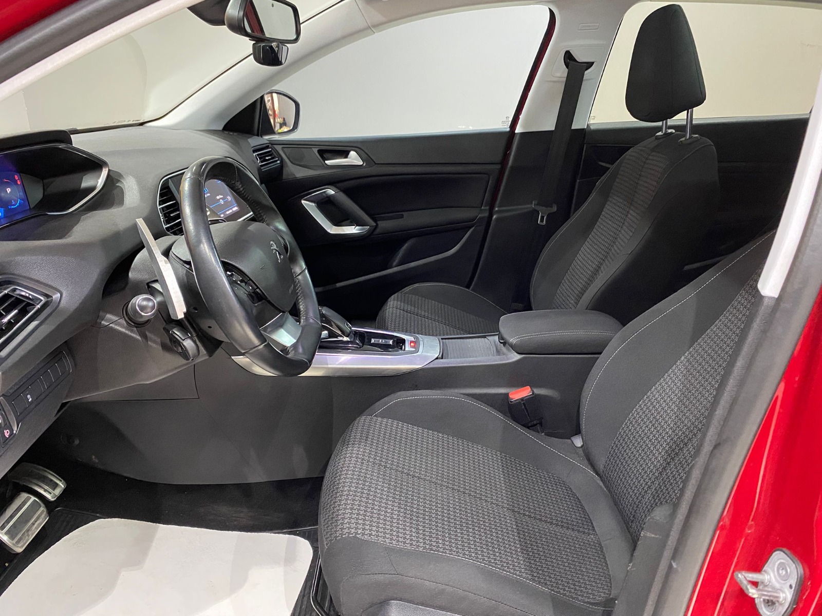 2020 Benzin Otomatik Peugeot 308 Kırmızı Gürel Tasarım Aksesuar Otomotiv San. Tic. Ltd. Şti.