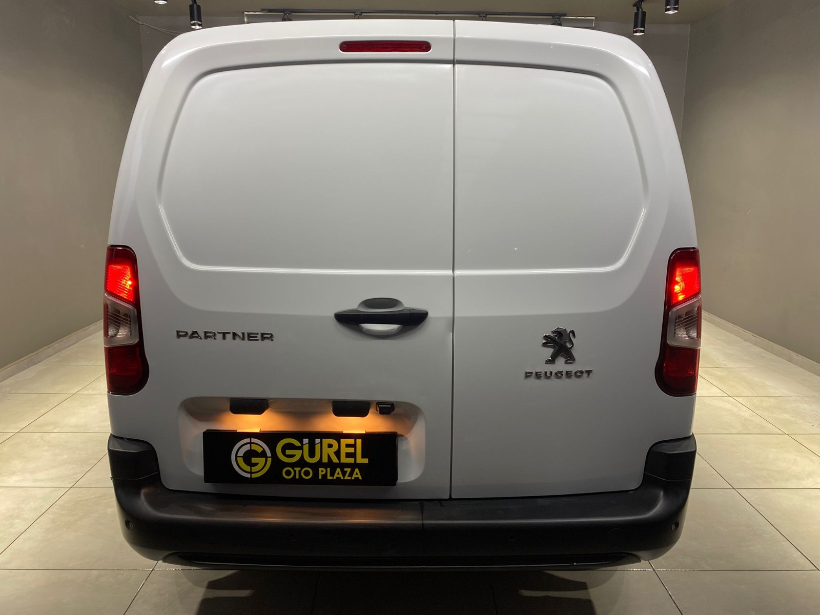 2024 Dizel Manuel Peugeot Partner Beyaz Gürel Tasarım Aksesuar Otomotiv San. Tic. Ltd. Şti.